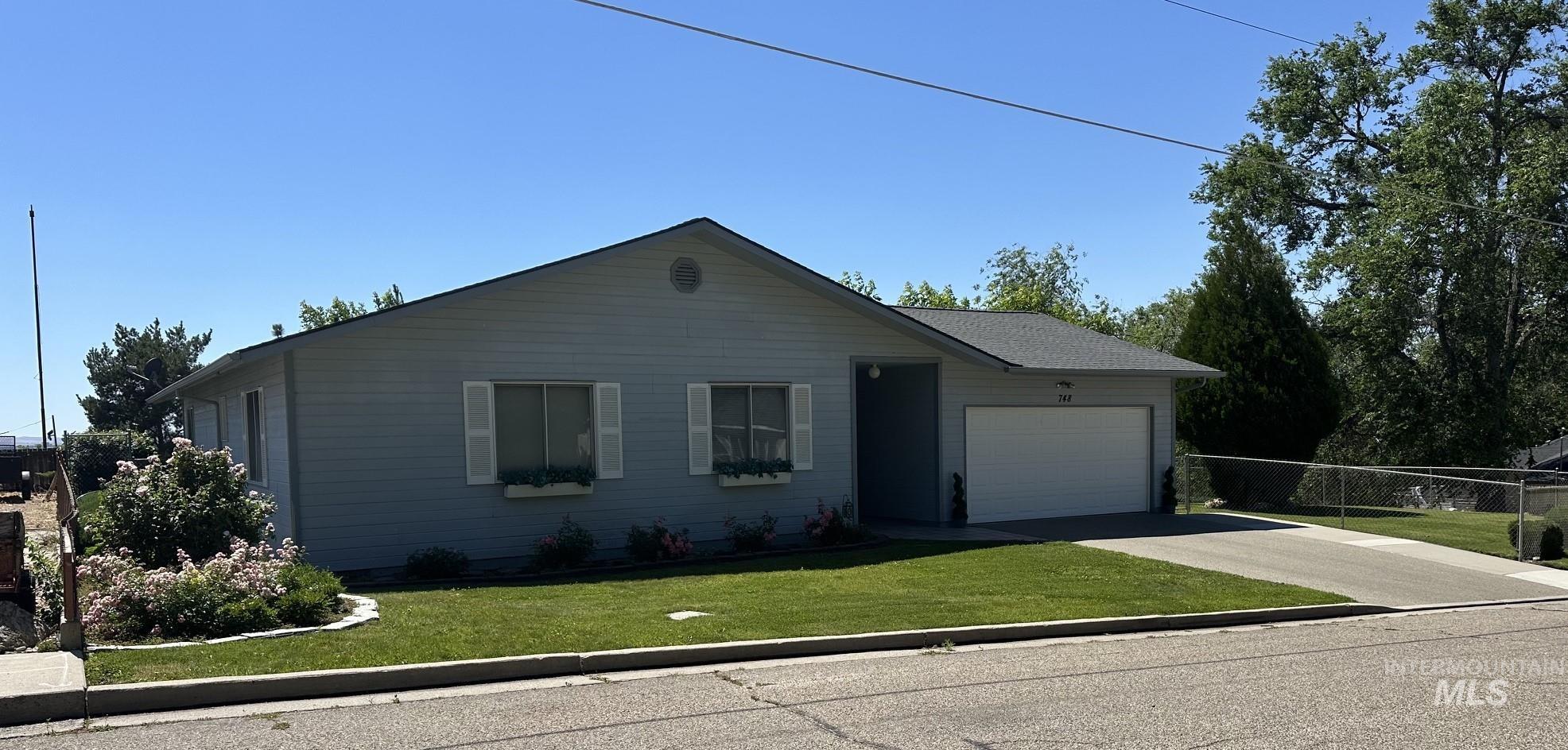 748 Hughes Dr, Payette ID 83661