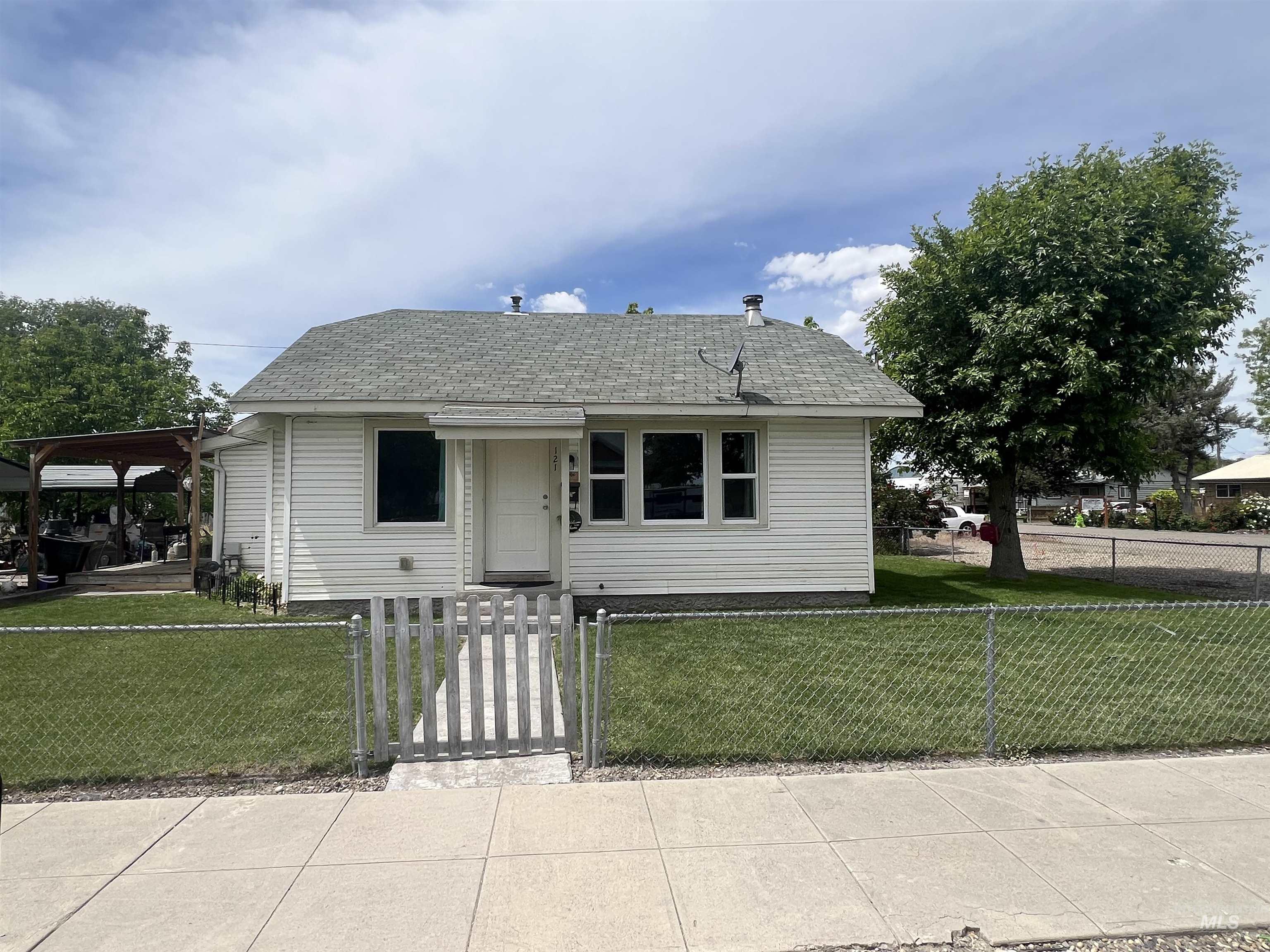 121 N 1st St, Nyssa OR 97913
