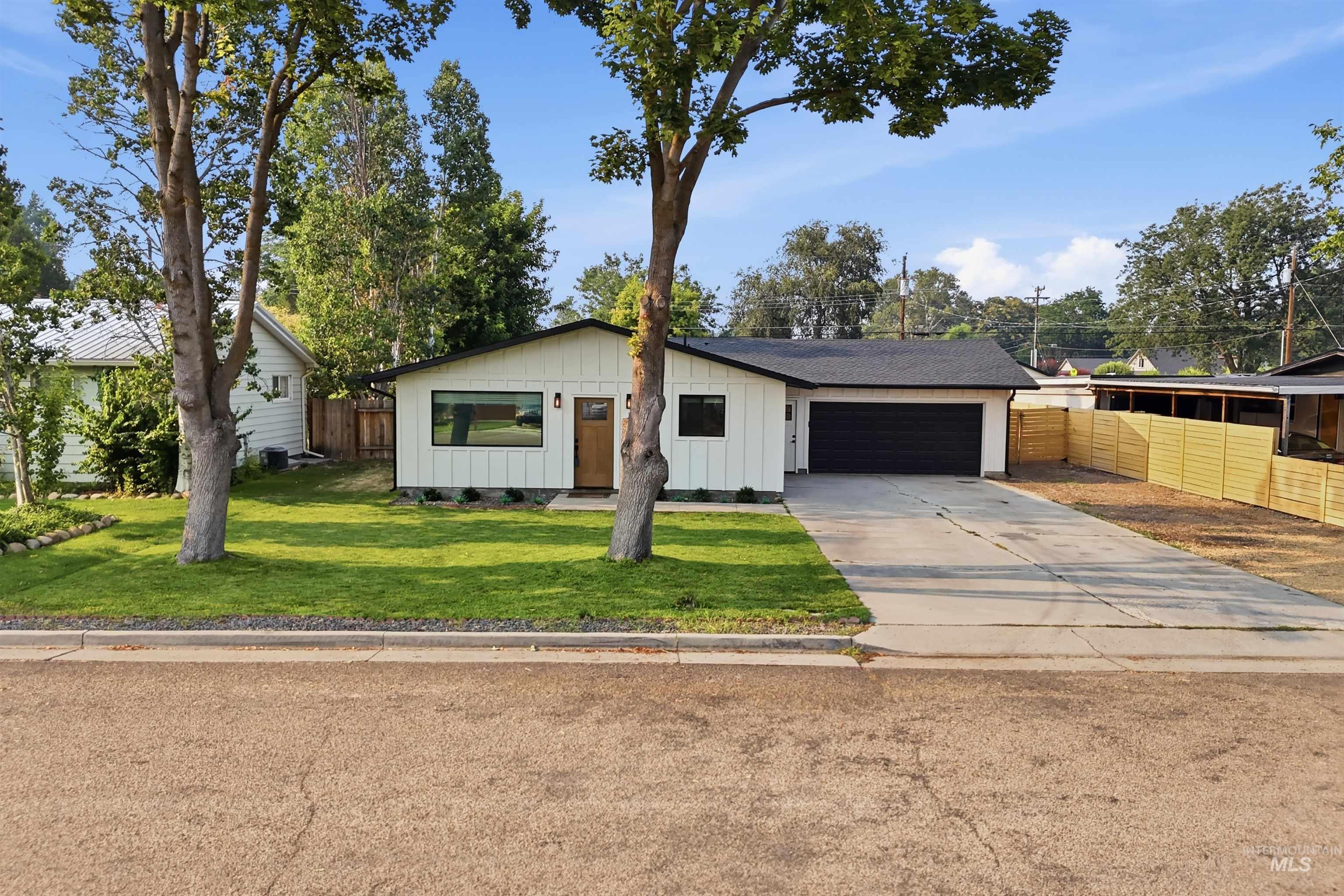 1817 Willow St, Caldwell ID 83605
