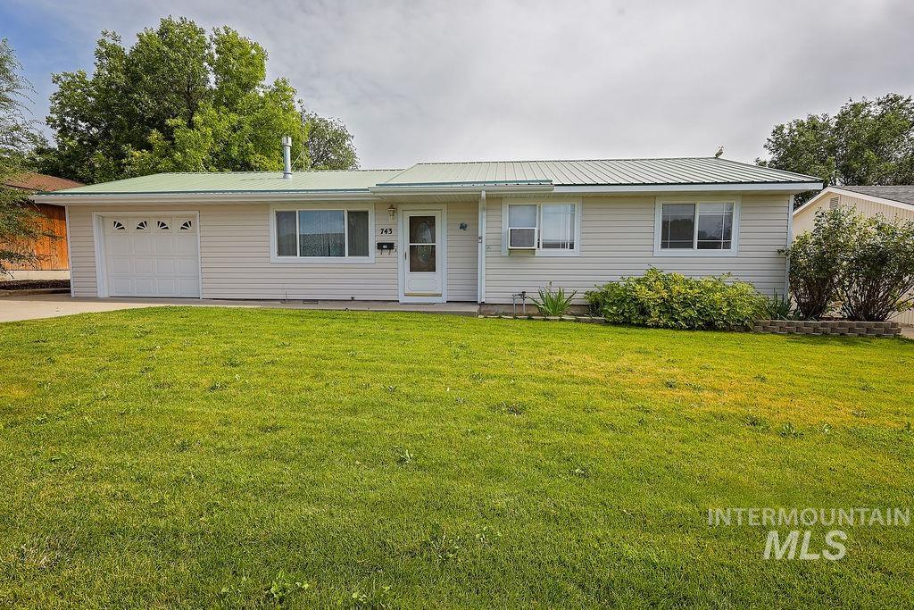 743 20th Ave. E, Jerome ID 83338