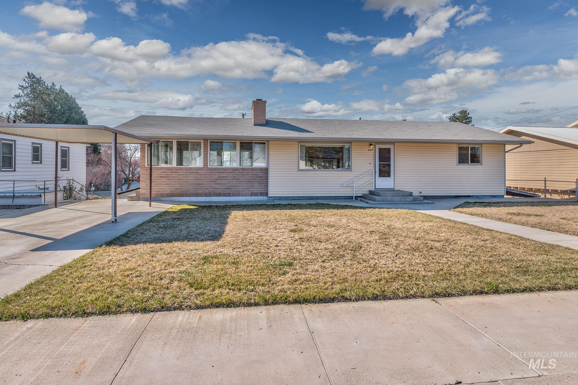 647 NW 3rd Street, Ontario OR 97914