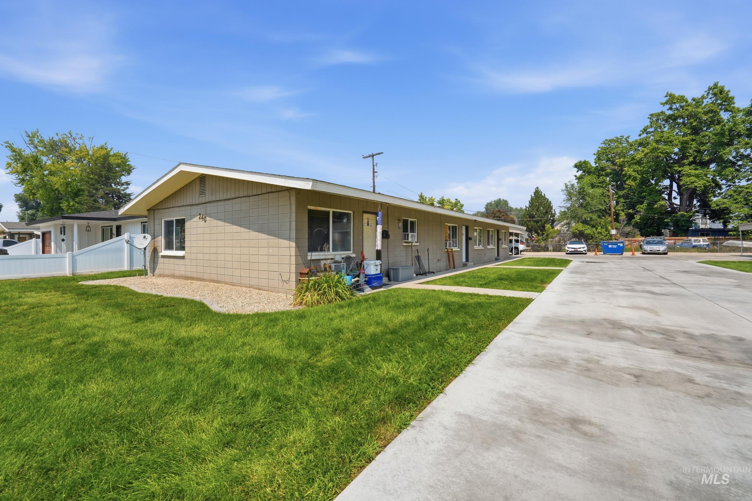 240 High St, Nampa ID 83651