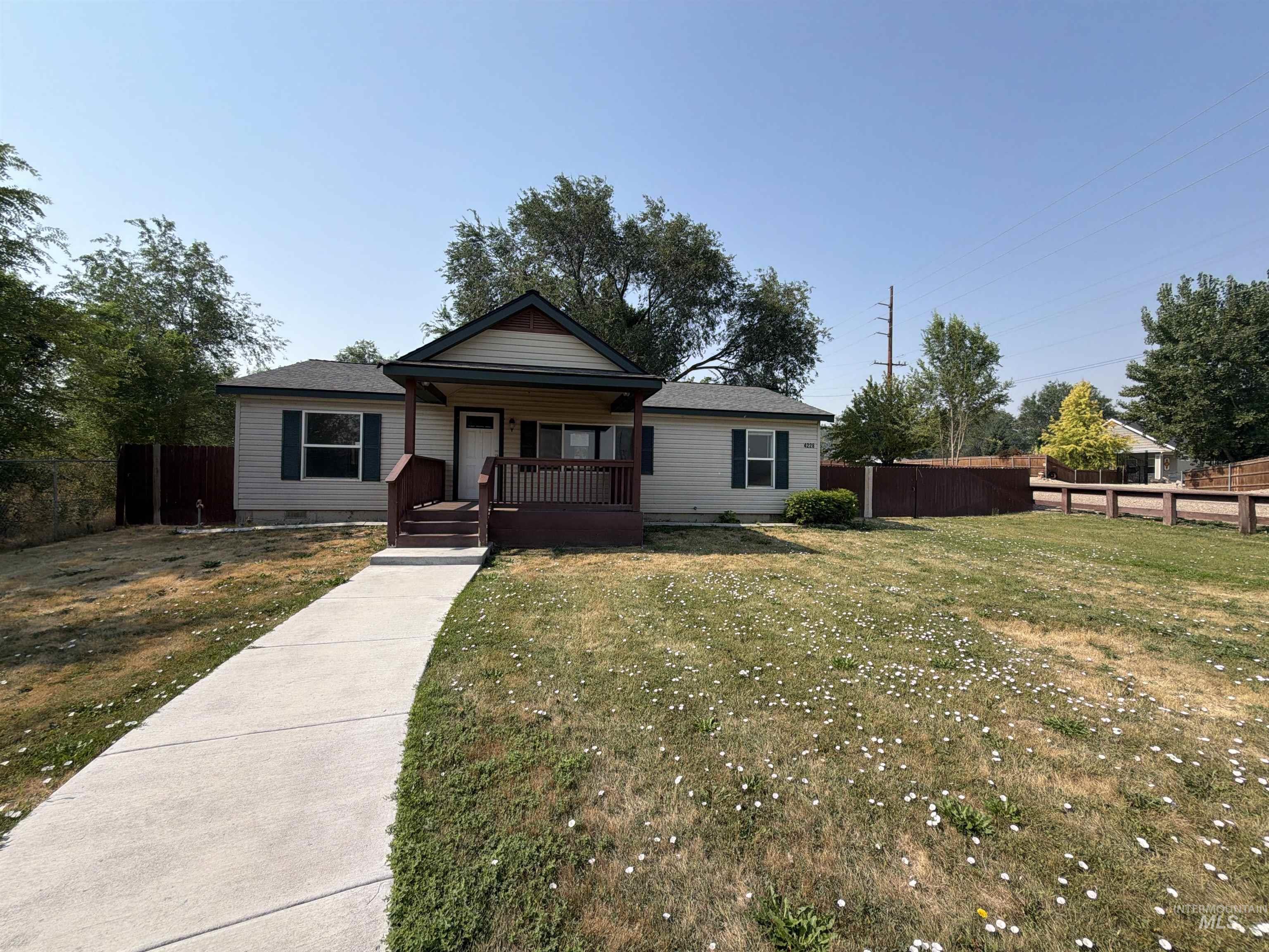 4228 Happy Valley Rd, Nampa ID 83686