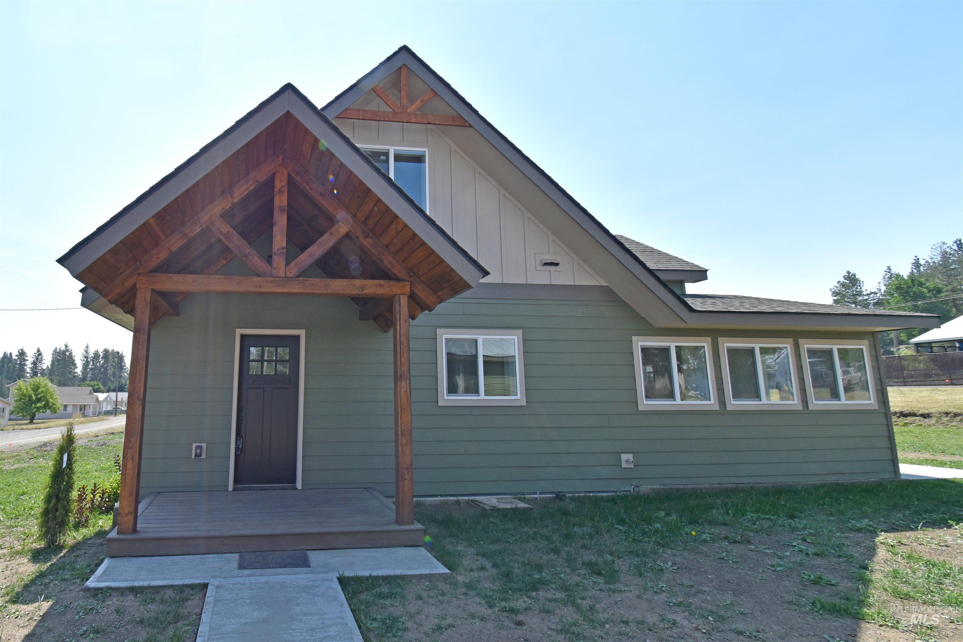 413 Ellis Avenue, Winchester ID 83555