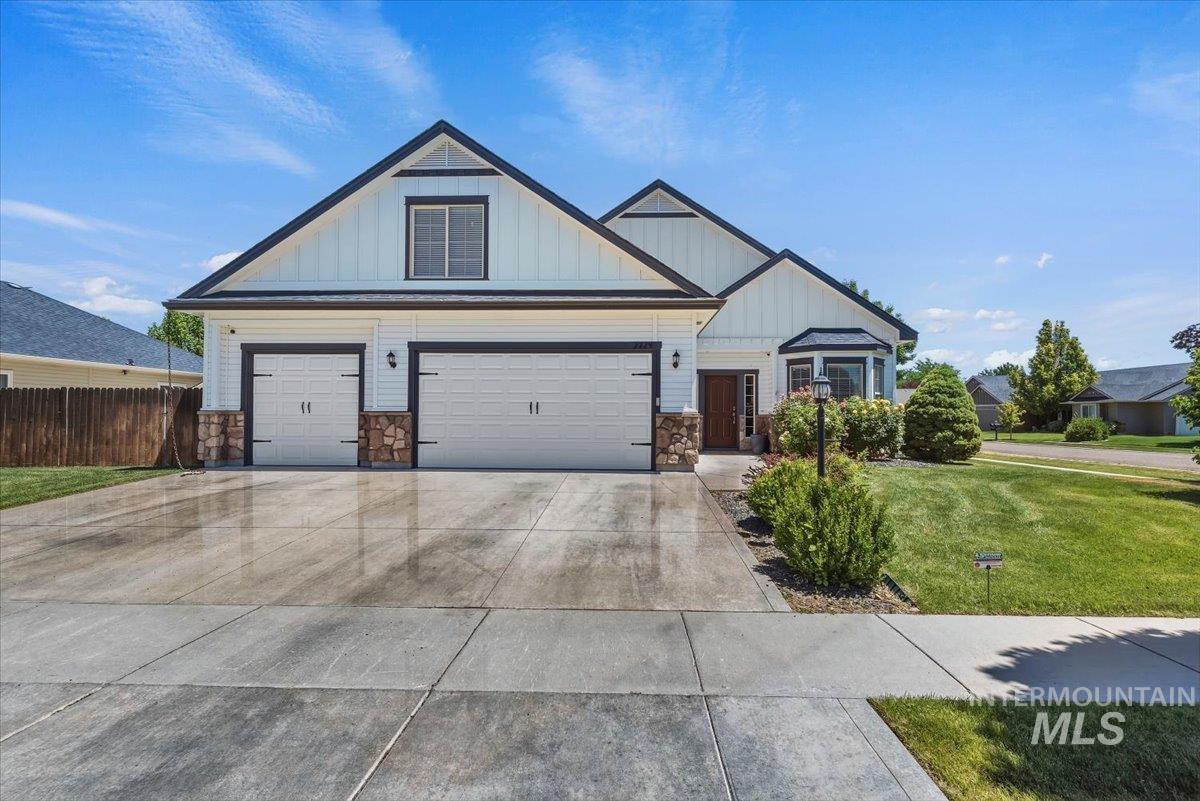 2229 W Rock Creek Dr., Nampa ID 83686