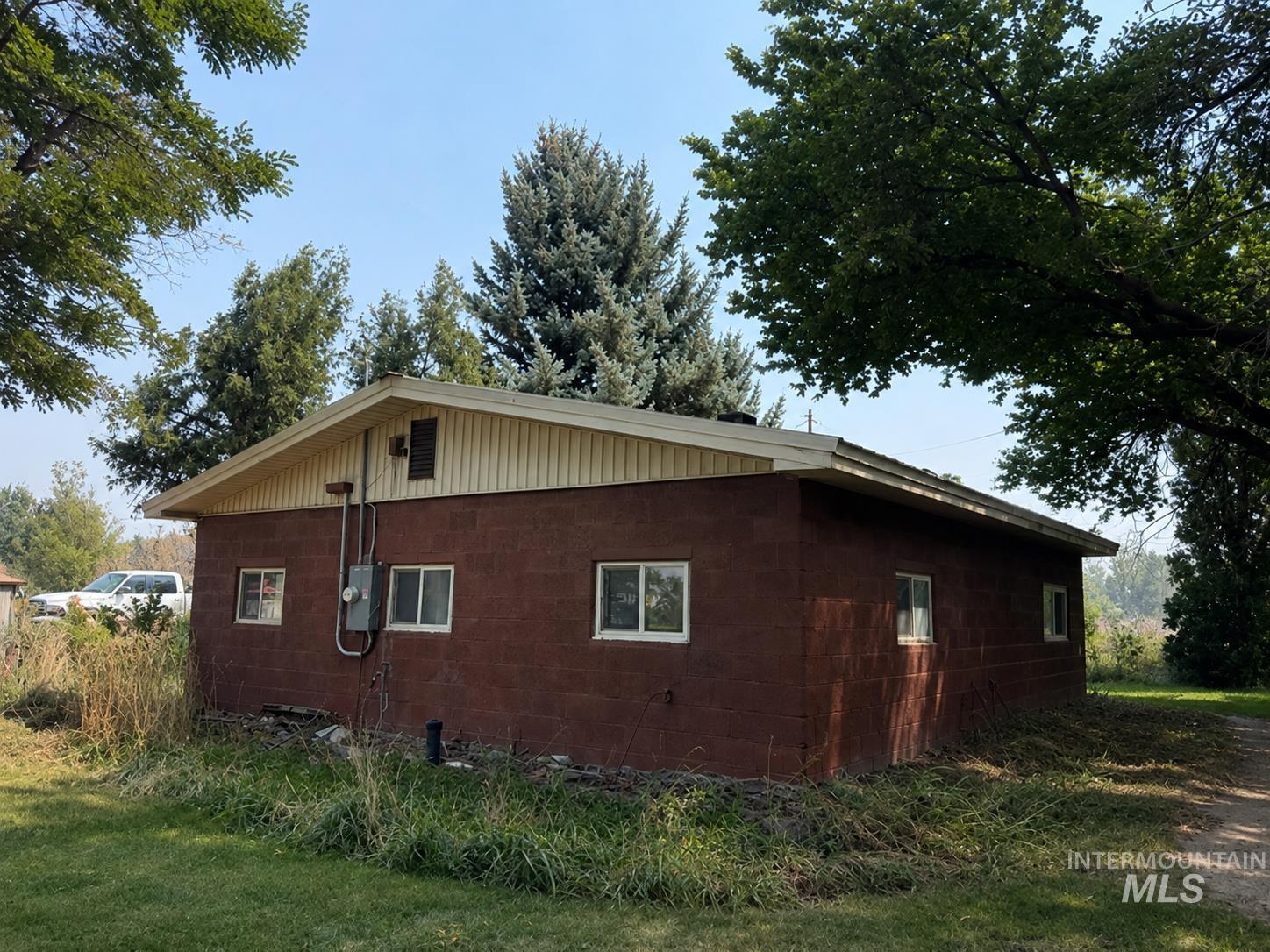 377 S Davis Rd, Hammett ID 83627