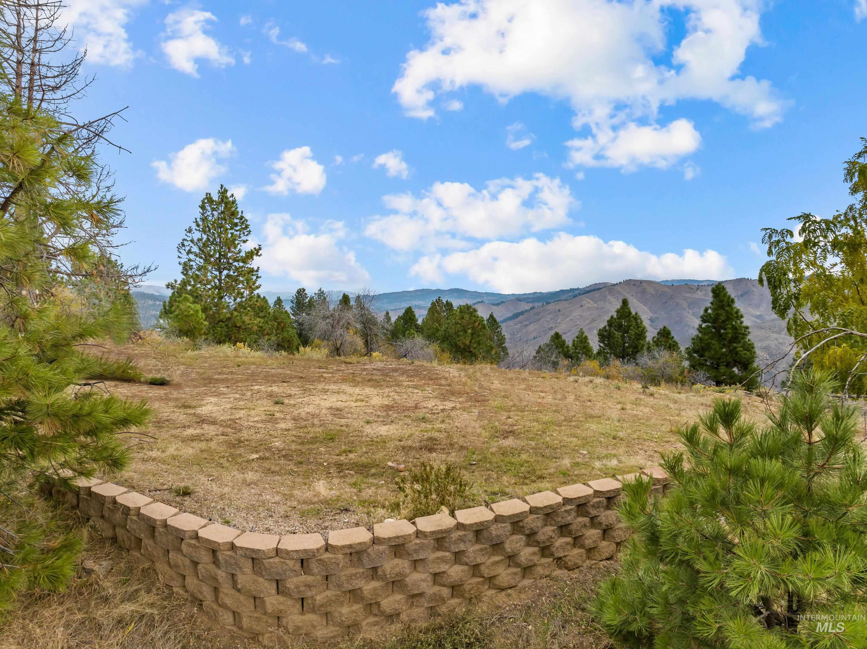 210 Evergreen Dr, Boise ID 83716