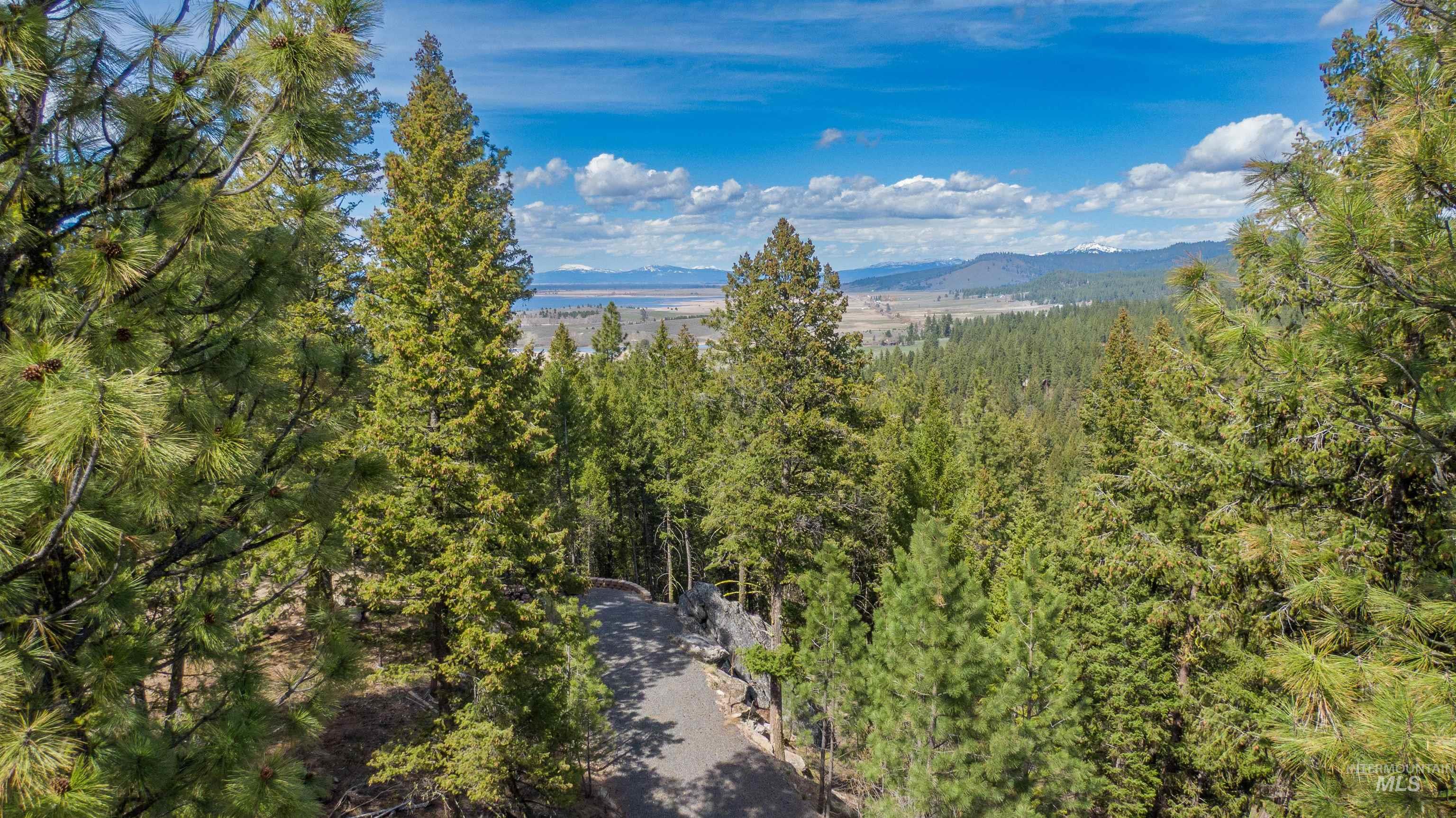 1562 Crown Point Parkway, Cascade ID 83611