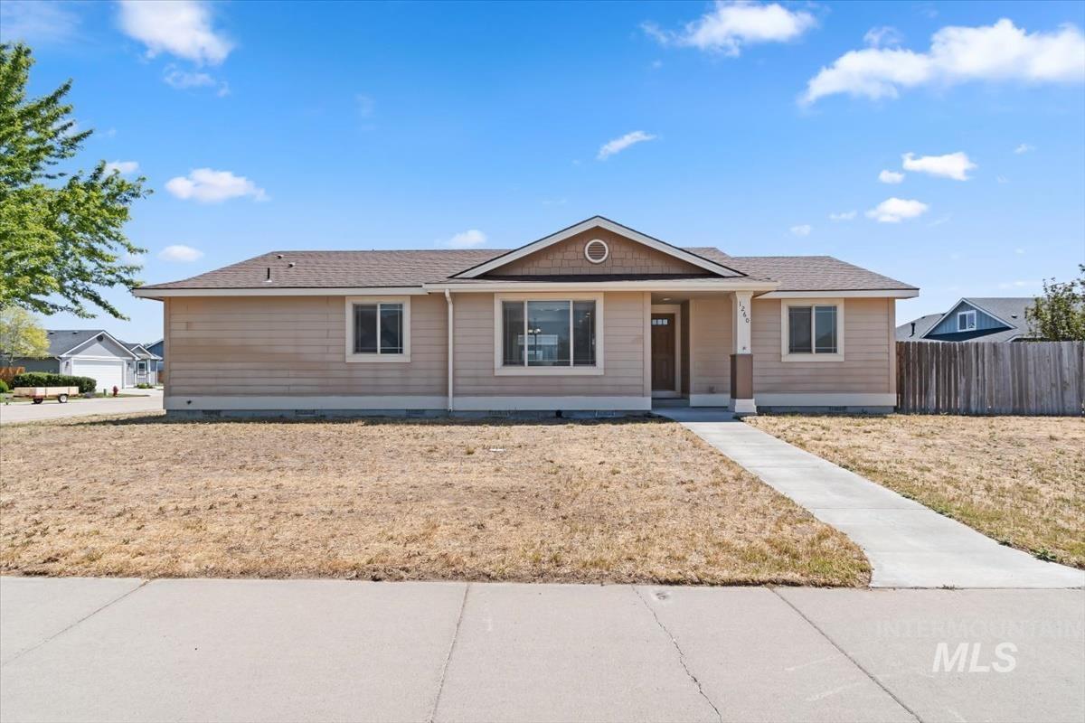 1260 SW Rolling Hills Ave, Mountain Home ID 83647