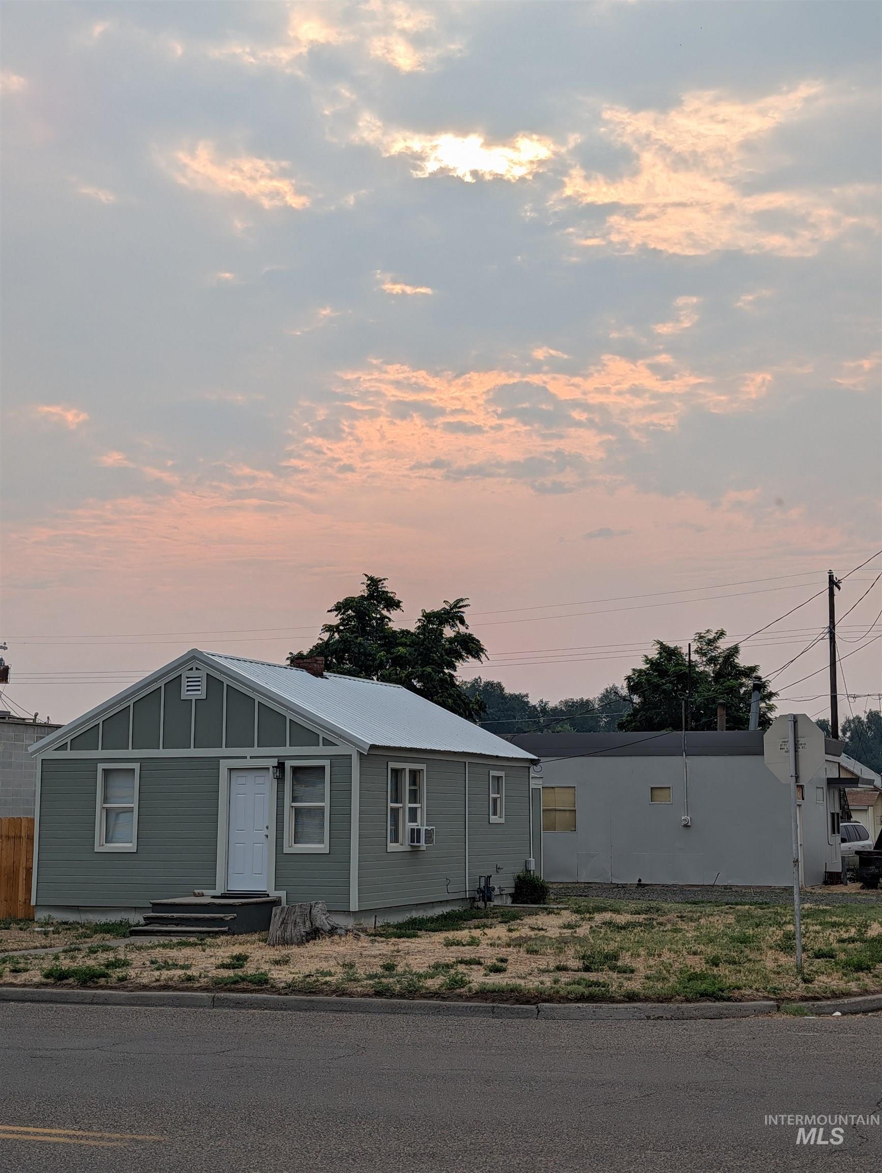 388 SE 2nd St, Ontario OR 97914