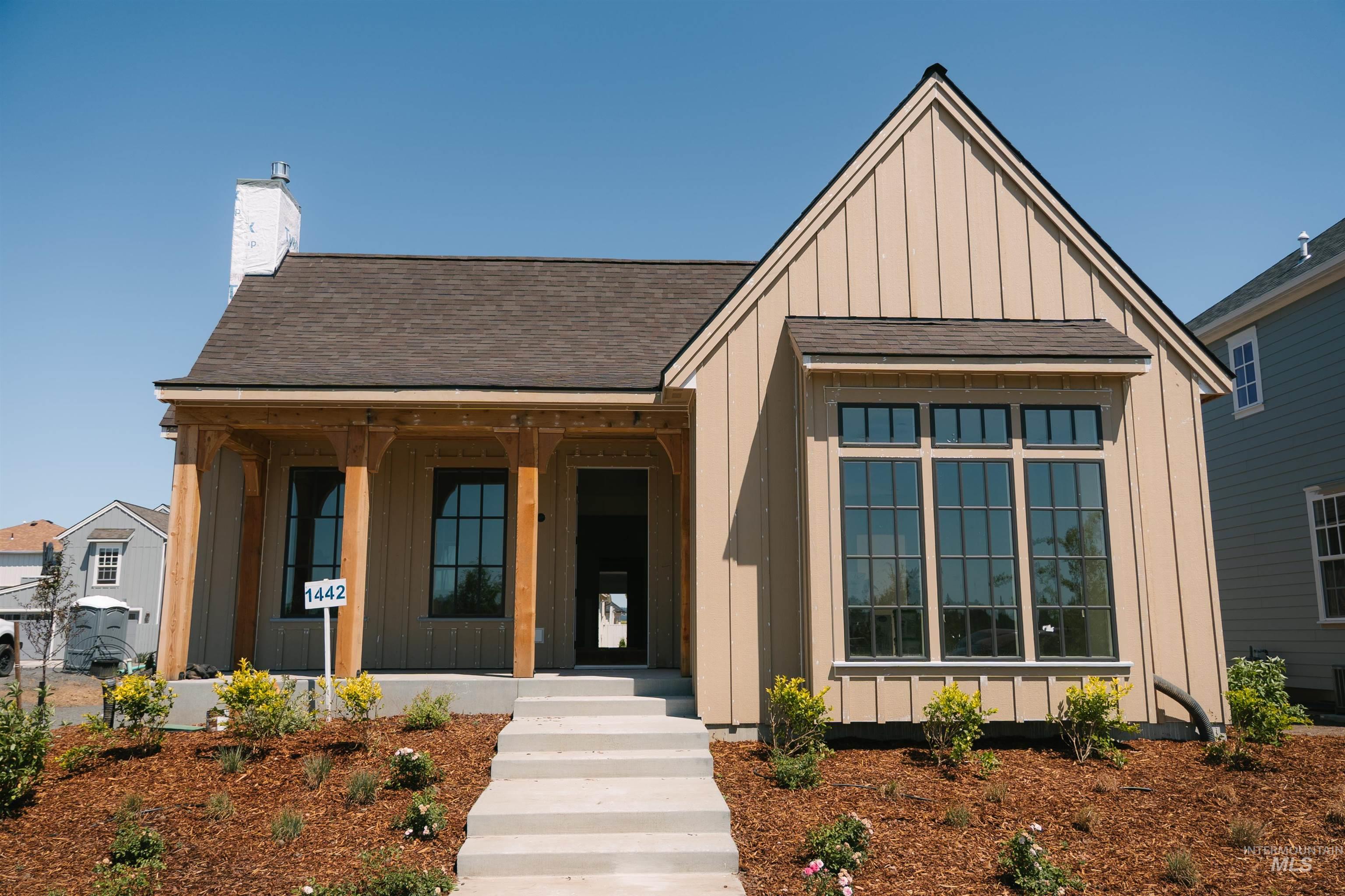 1442 Woodbury Drive   'surrey', Moscow ID 83843