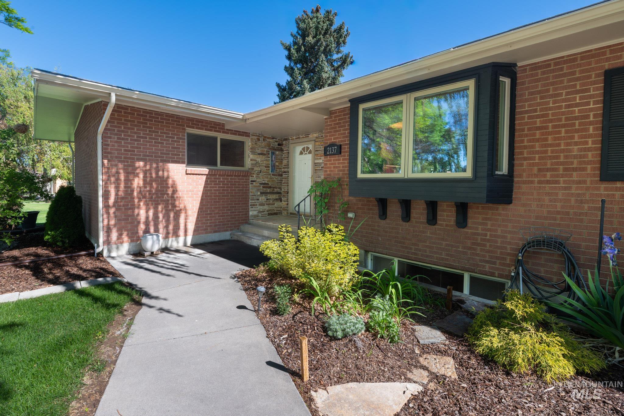 2137 Hillcrest Drive, Twin Falls ID 83301