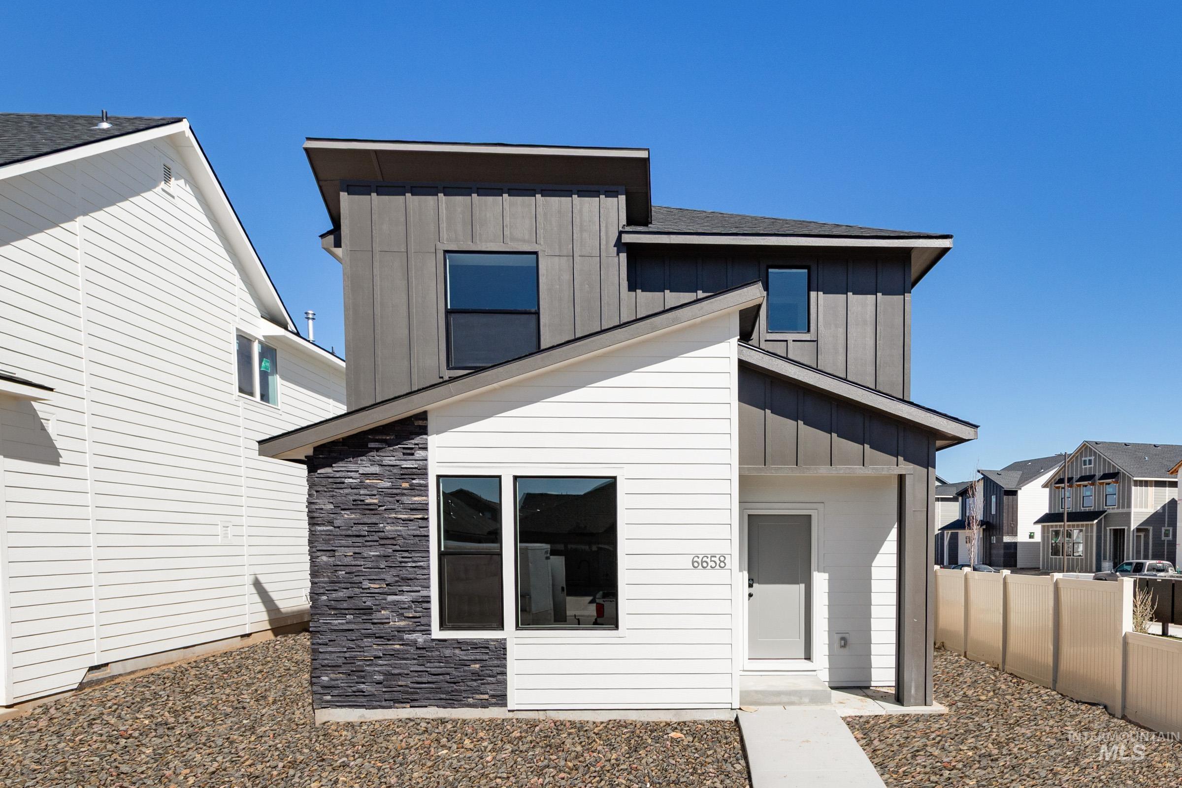 6658 W Redwood Creek Dr, Meridian ID 83646
