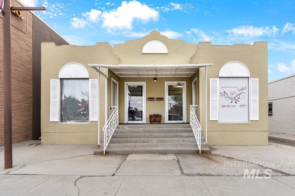 163 SW 1st Street, Ontario OR 97914