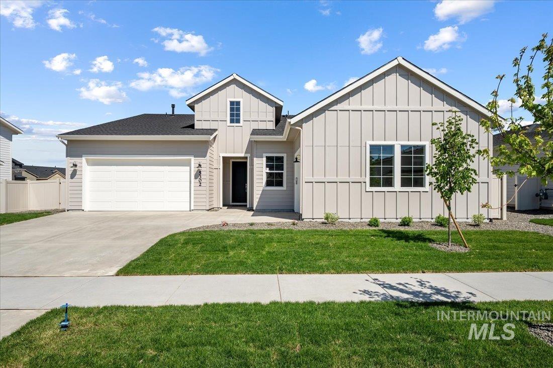 947 W Hammer Falls Dr, Meridian ID 83642