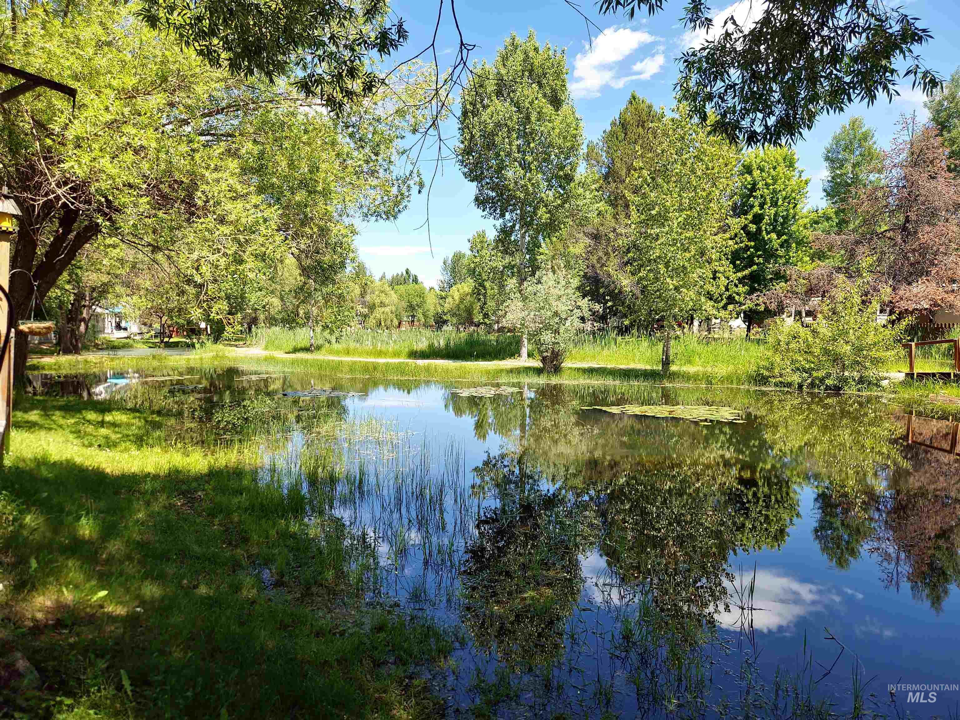514 Sawyer St # H03, Cascade ID 83611
