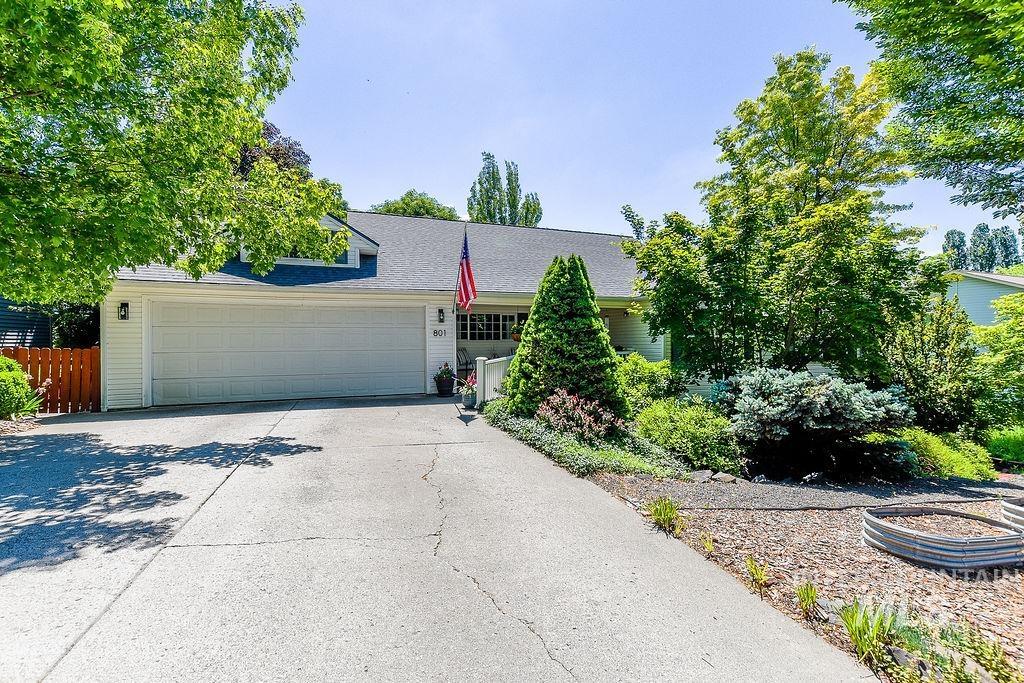 801 Conestoga Dr, Moscow ID 83843