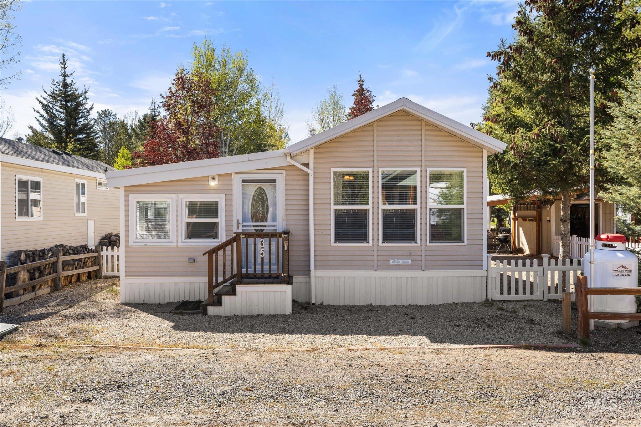 33/35 A Street, Cascade ID 83611
