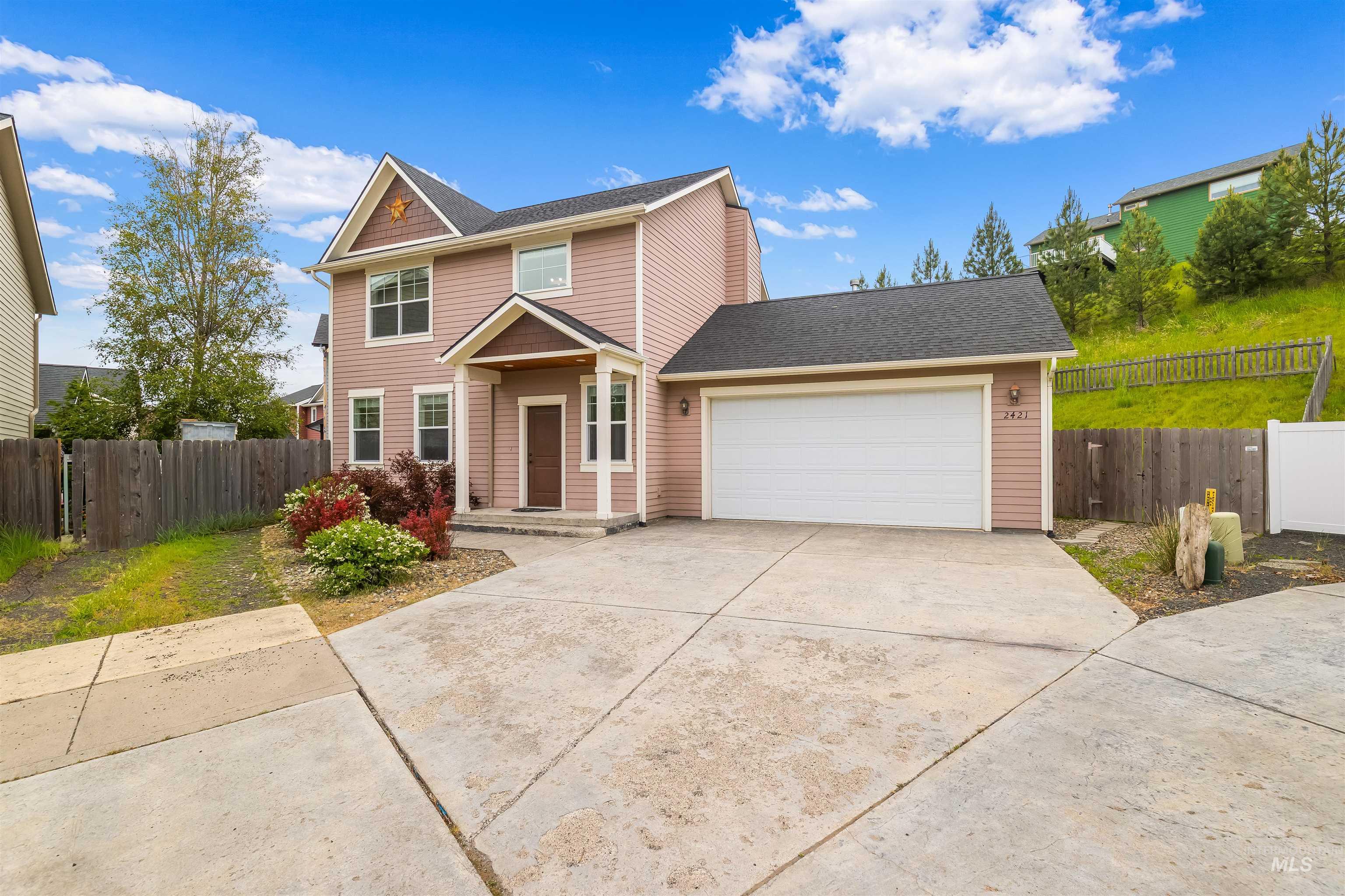 2421 White Ave, Moscow ID 83843