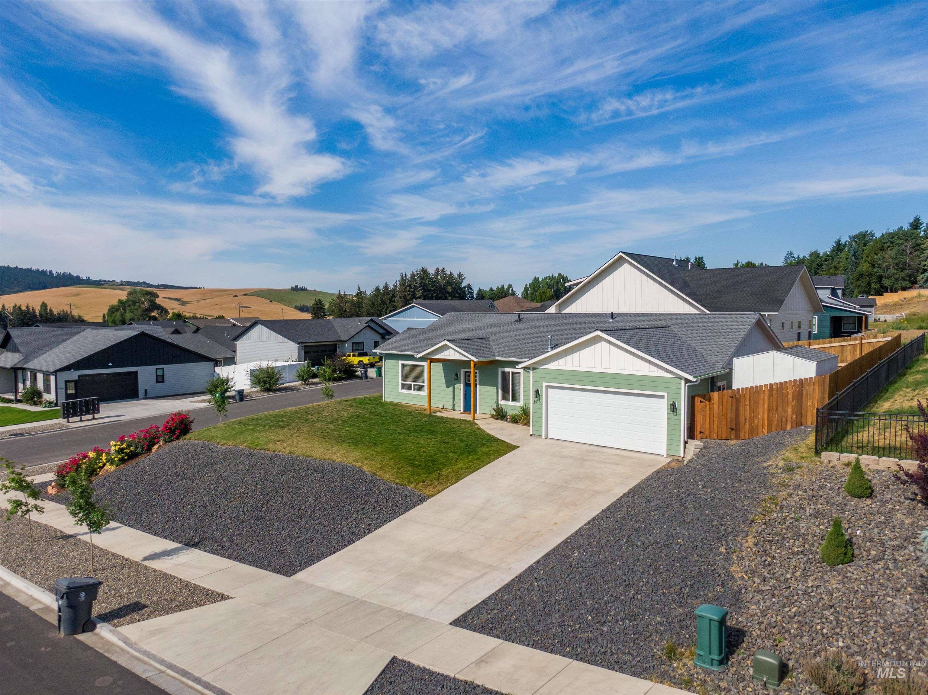 1415 Roxbury Dr, Moscow ID 83843