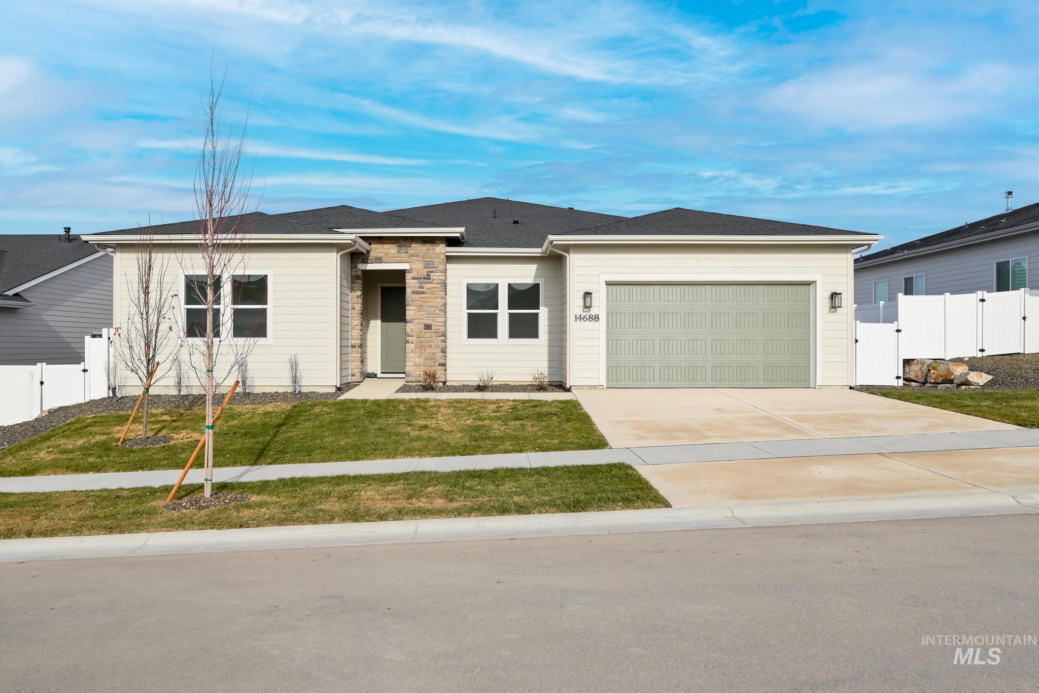 9049 W Purple Martin St, Star ID 83669