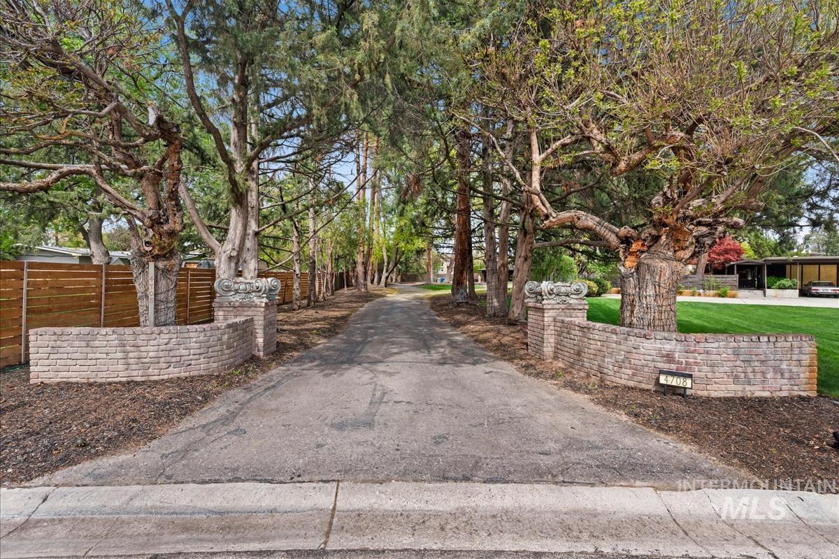 4708 W Hillcrest View Dr, Boise ID 83705