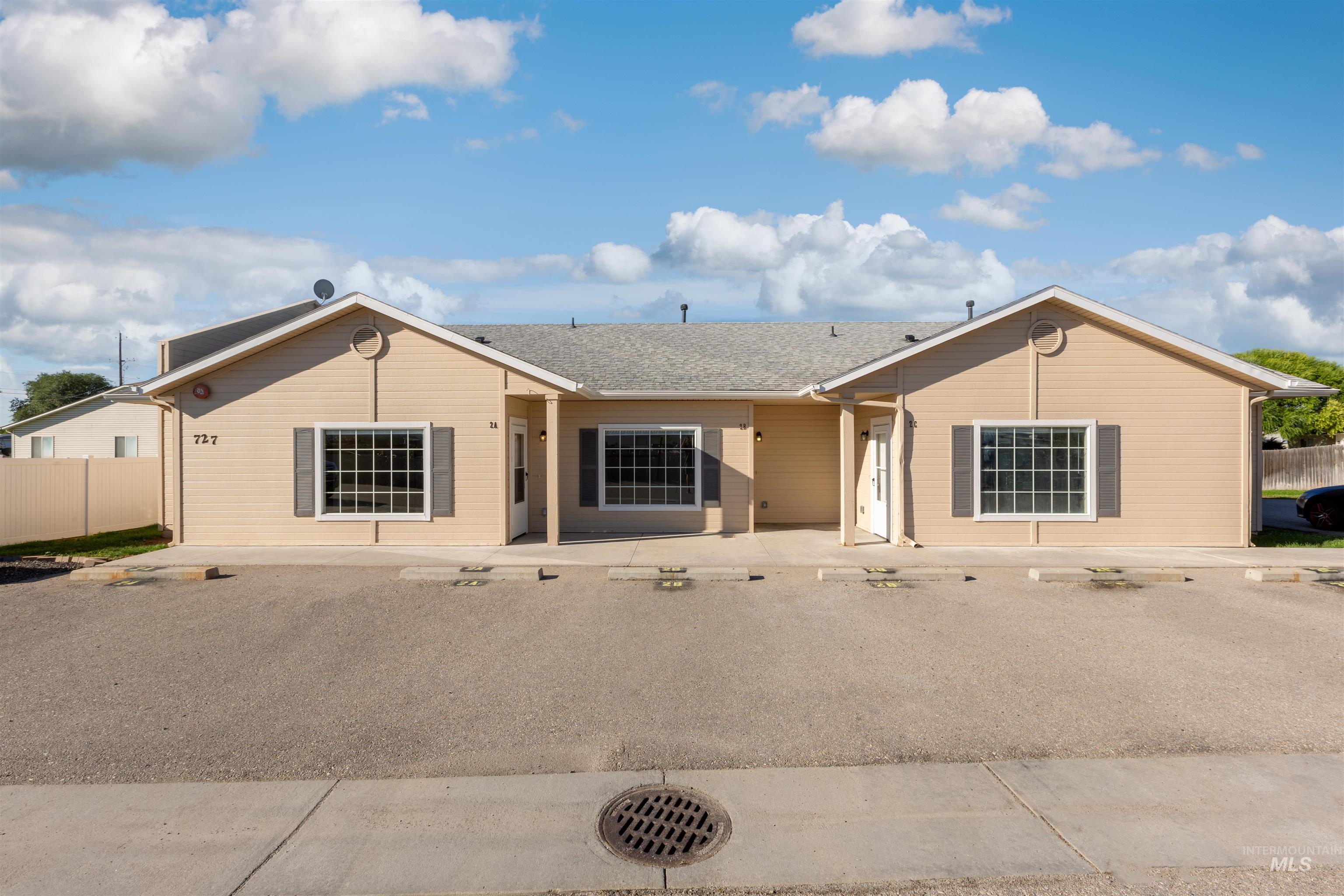 727 N Stampede Ct., Nampa ID 83687