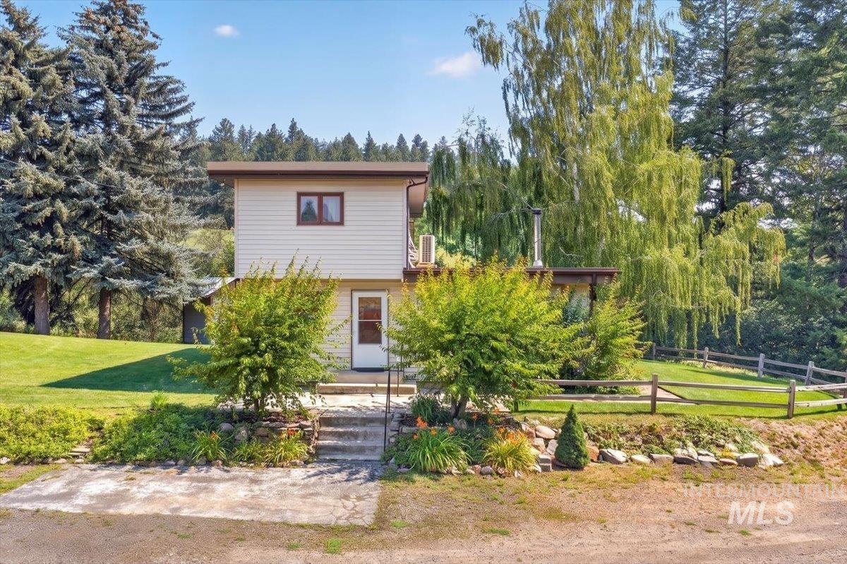 1071 Reynolds Rd, Princeton ID 83857