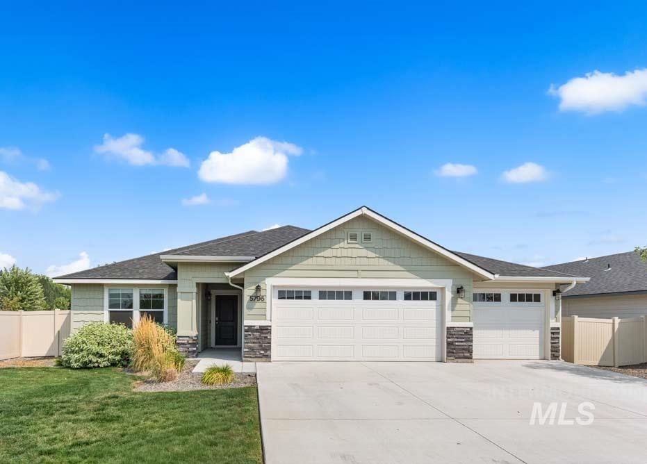 5796 N Oakstone Ave, Meridian ID 83646