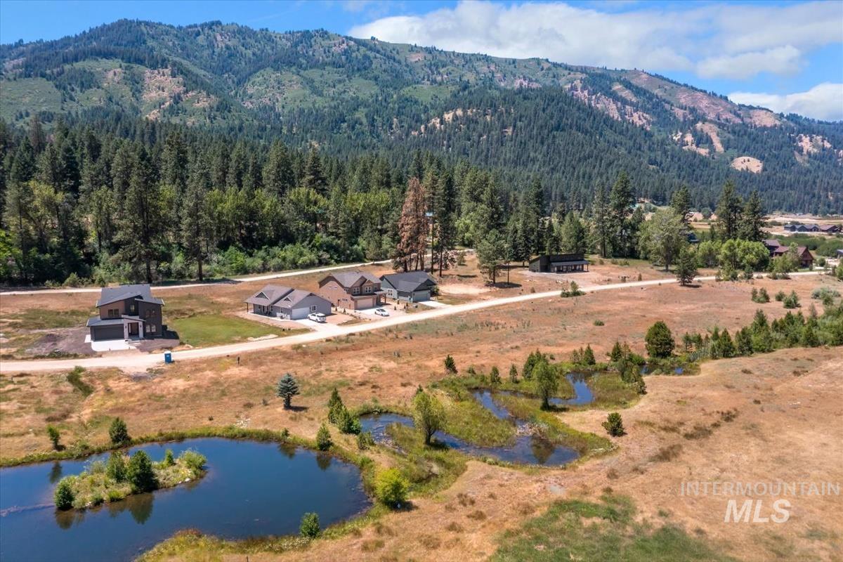 37 Wapiti Ct, Garden Valley ID 83622