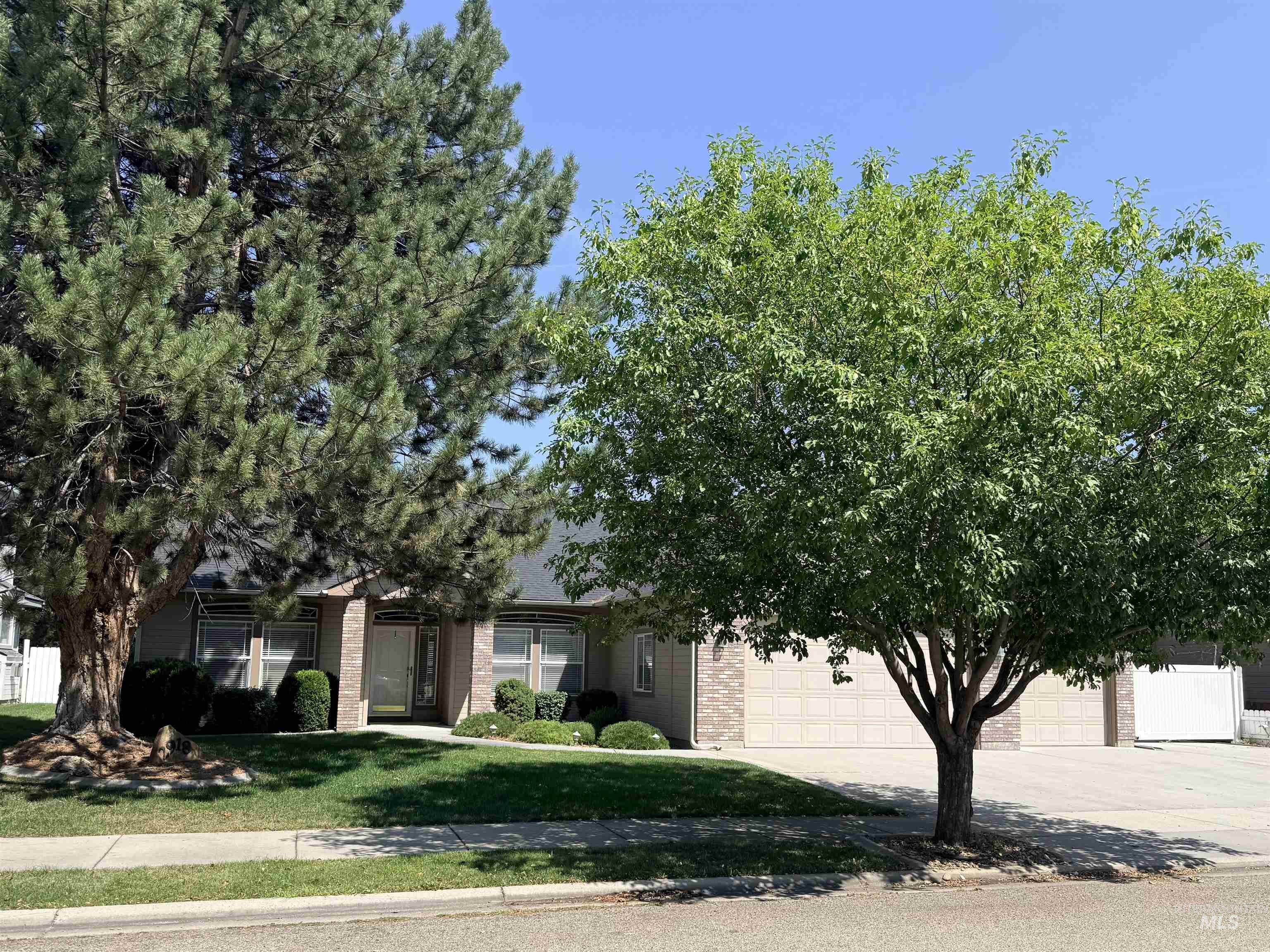 2918 E Green Canyon Dr, Meridian ID 83642