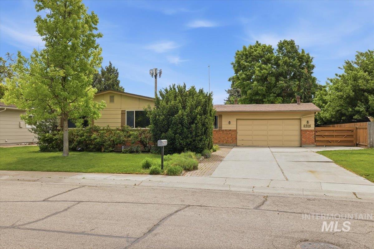 8315 W Valley View Dr, Boise ID 83704