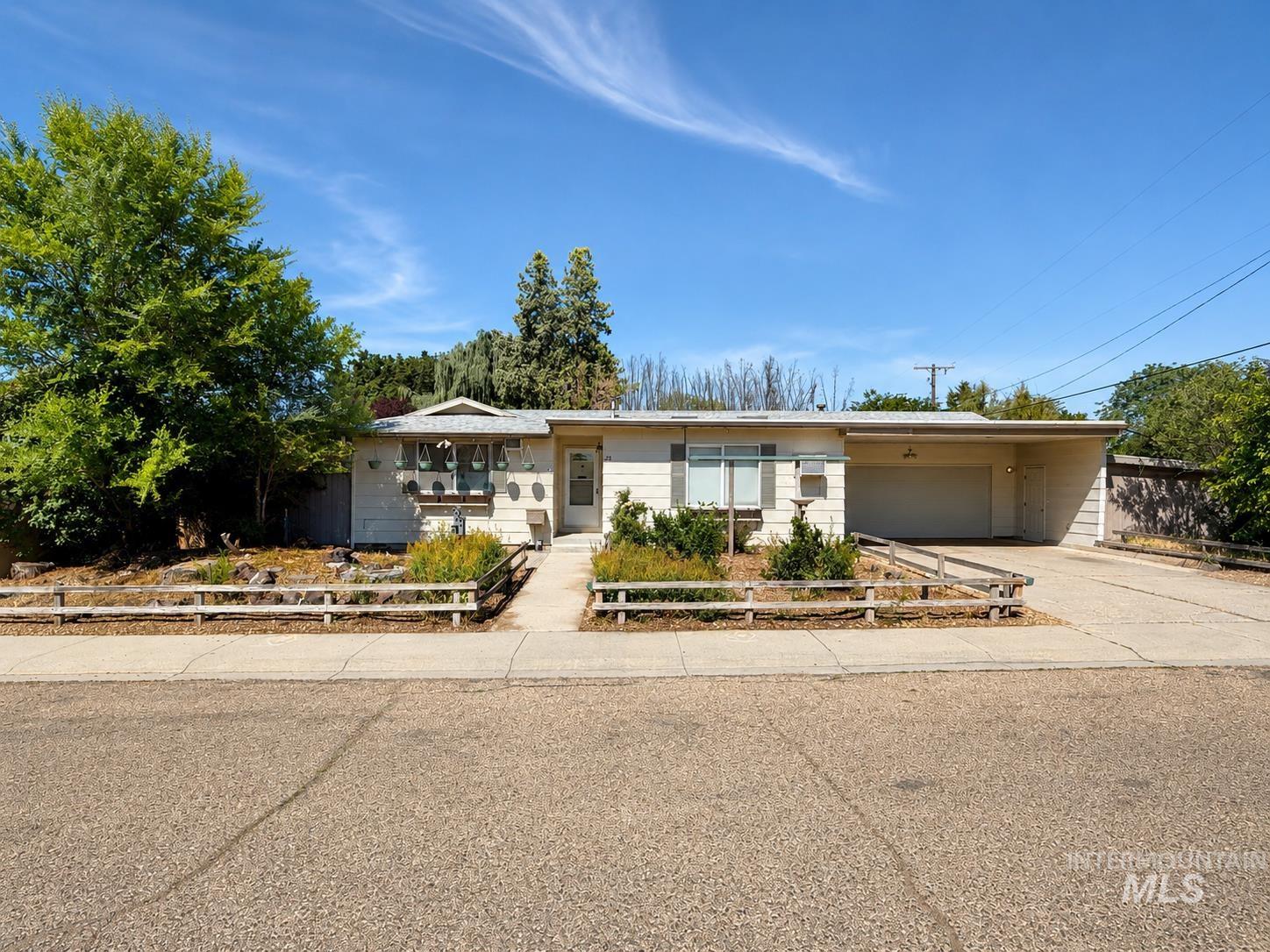 73 N Elijah Dr, Nampa ID 83651
