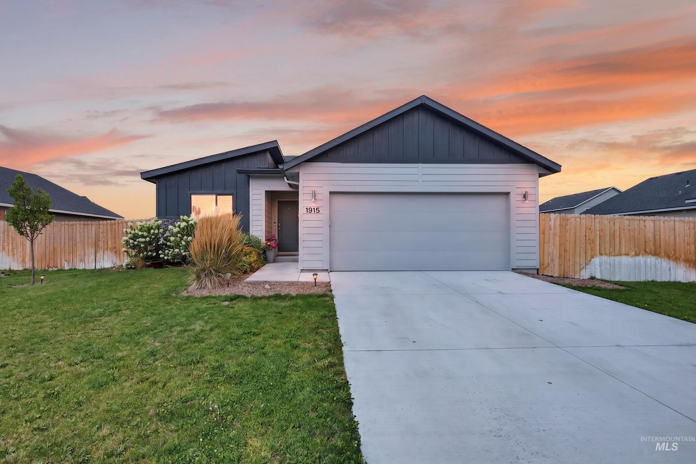 1915 SW Cooper Ave, Mountain Home ID 83647