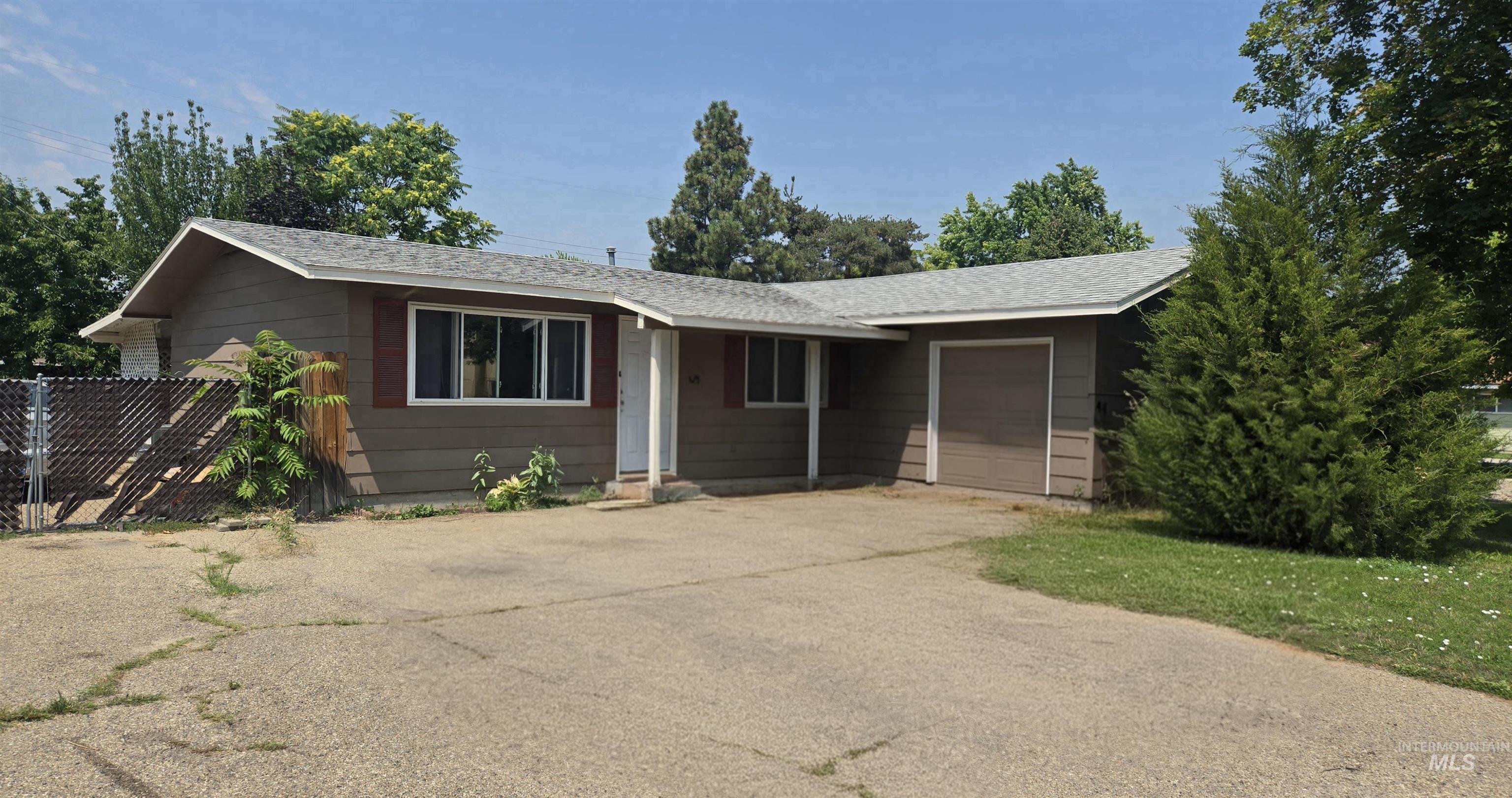 45 S Westwood St, Nampa ID 83651
