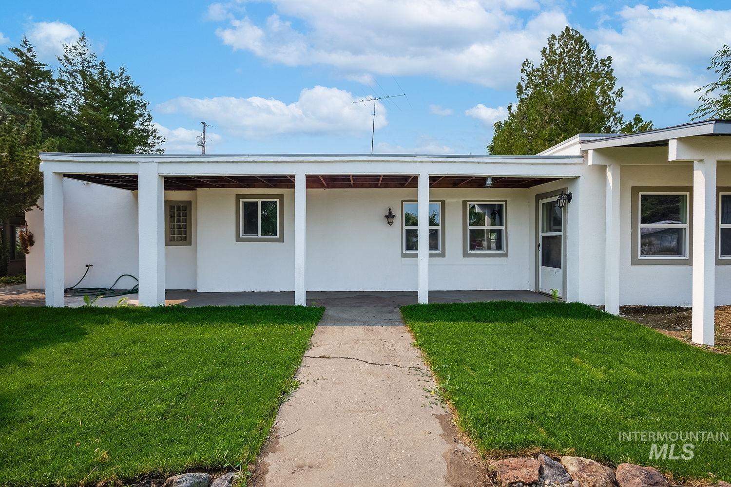 701 W Oregon Ave, Homedale ID 83628