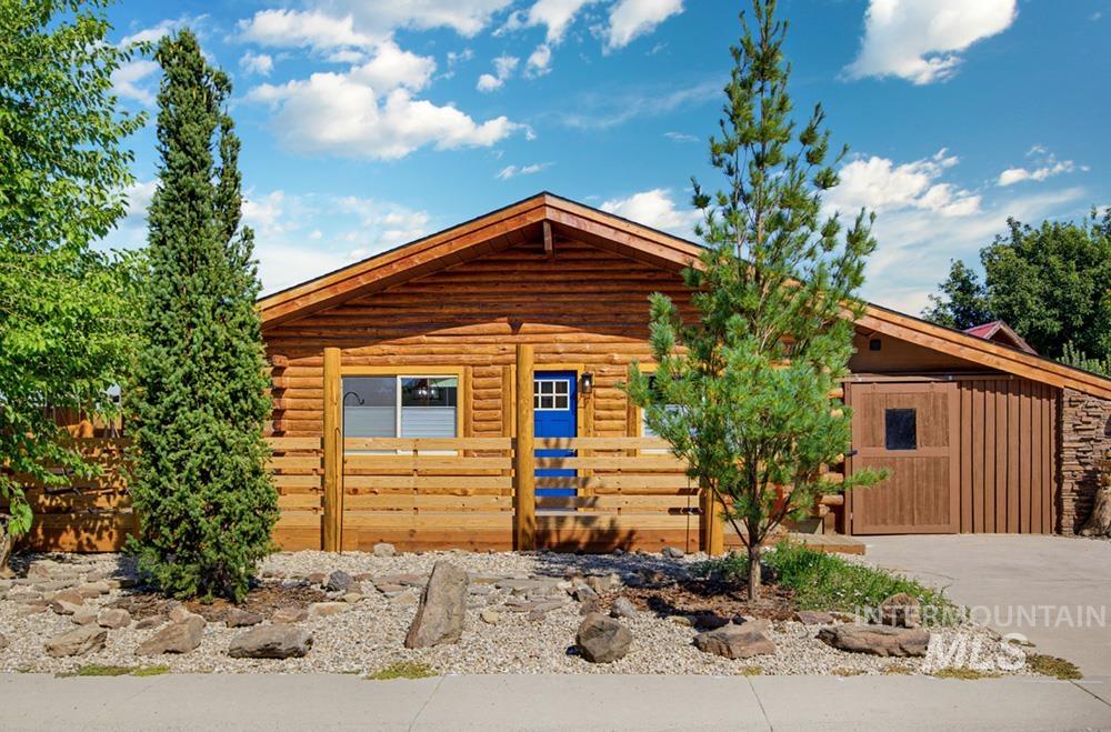 2210 Glen View Dr, Nampa ID 83686