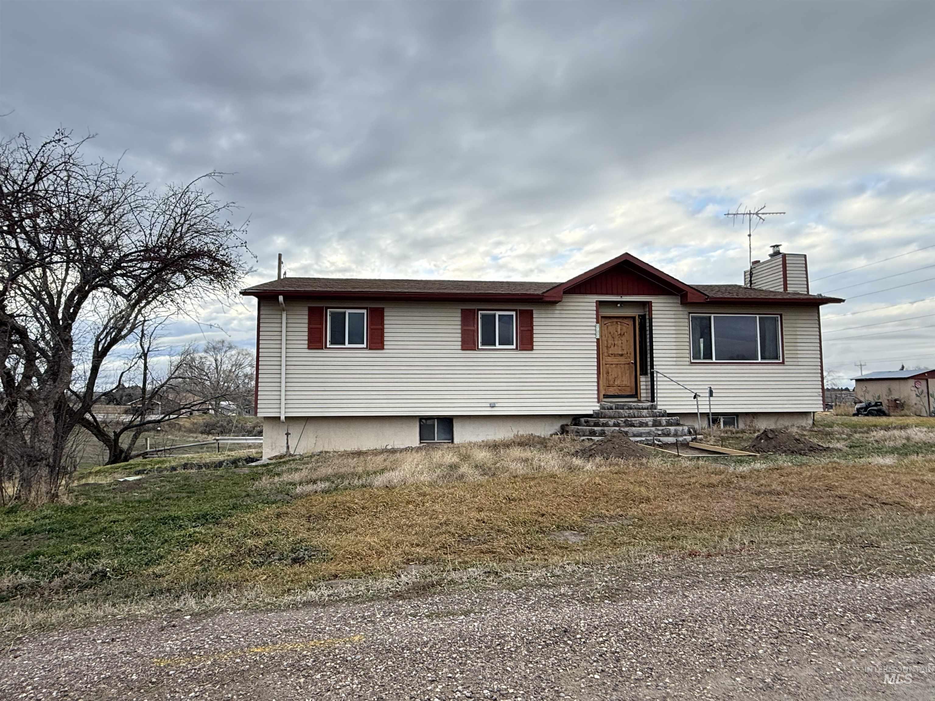 2932 S Arthur, American Falls ID 83211