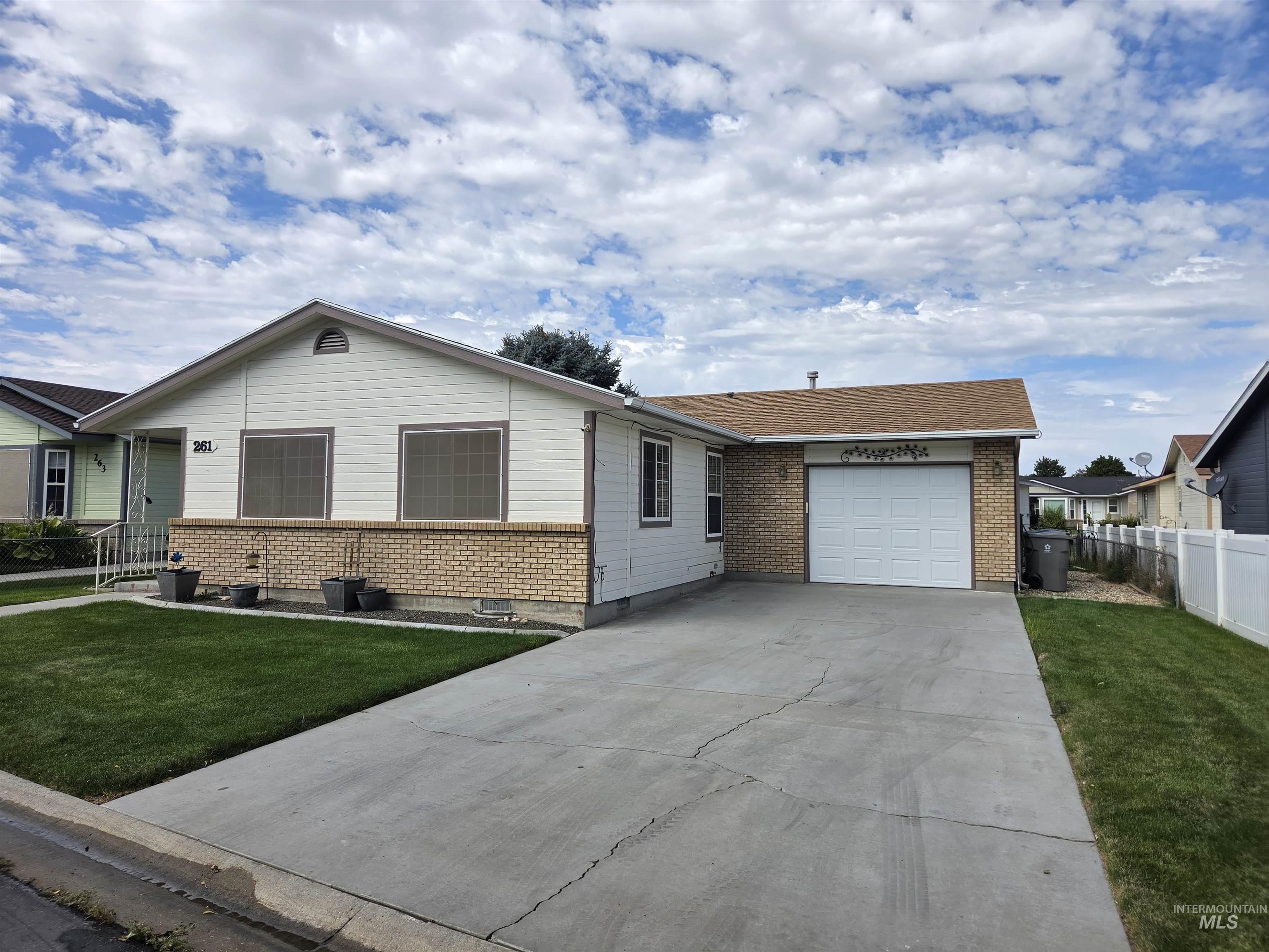 1100 Burnett #261, Nampa ID 83651