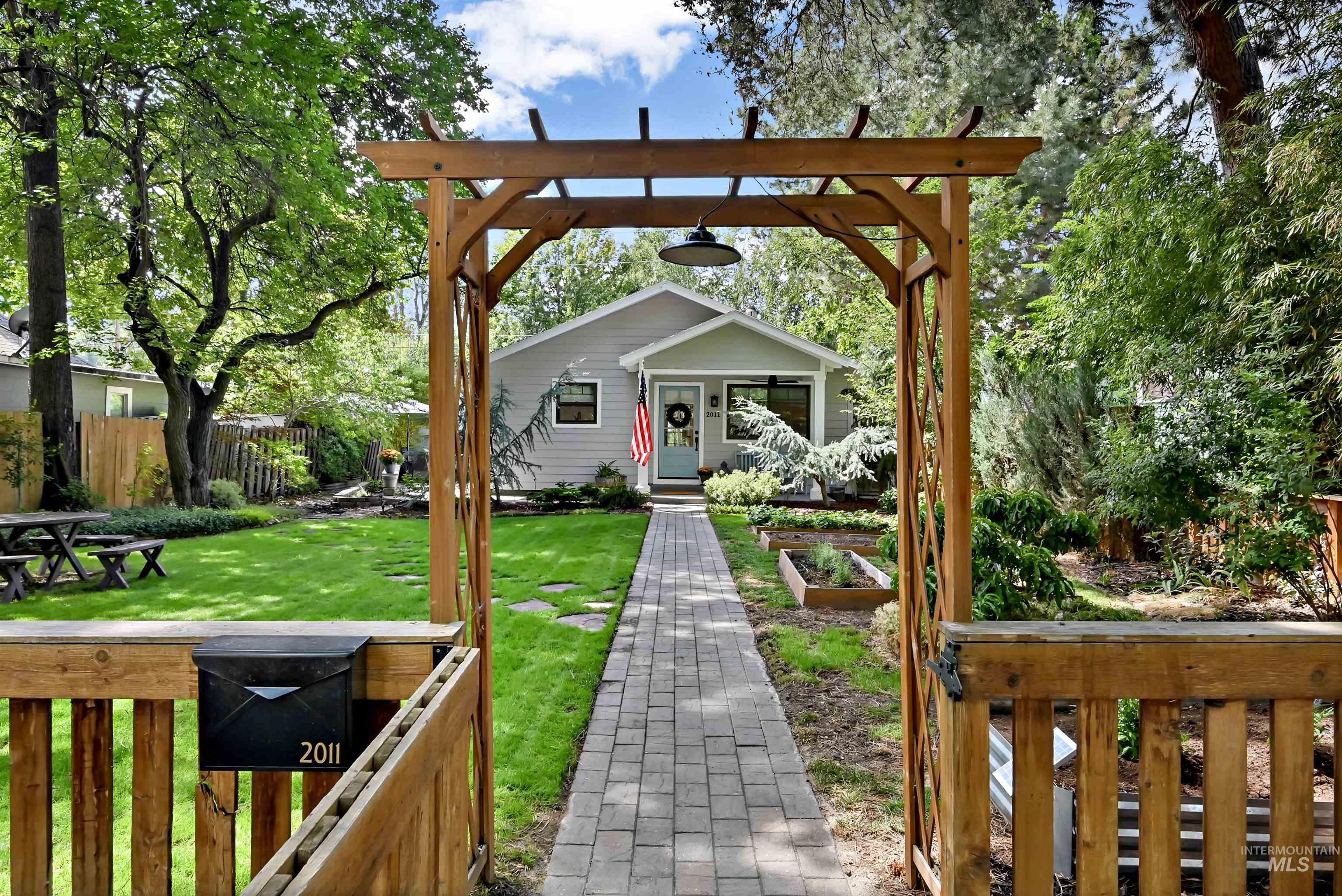 2011 N 19th St, Boise ID 83702