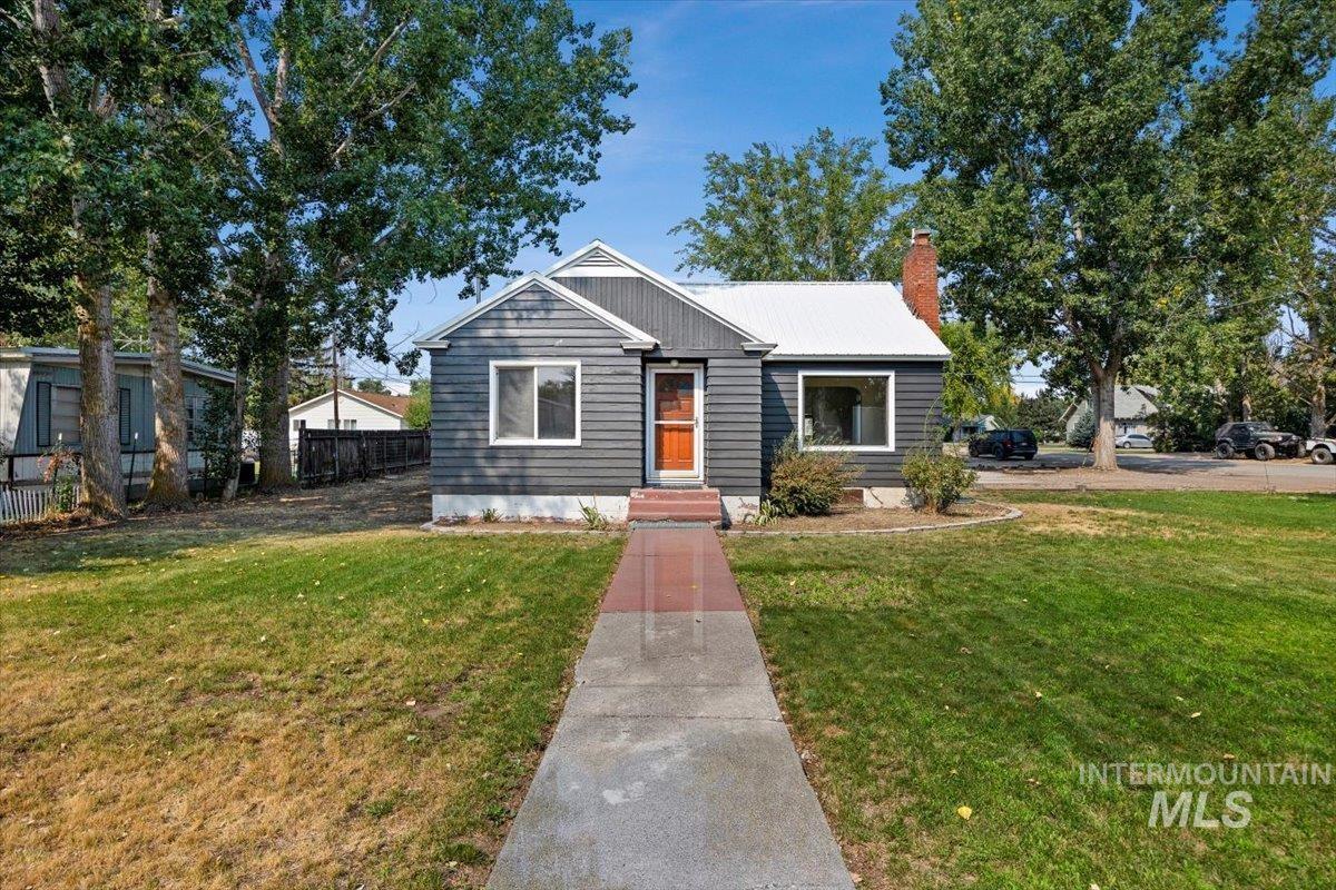 1105 Idaho St, Gooding ID 83330