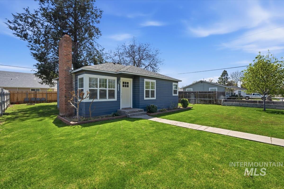 211 W. Dewey Ave., Nampa ID 83686