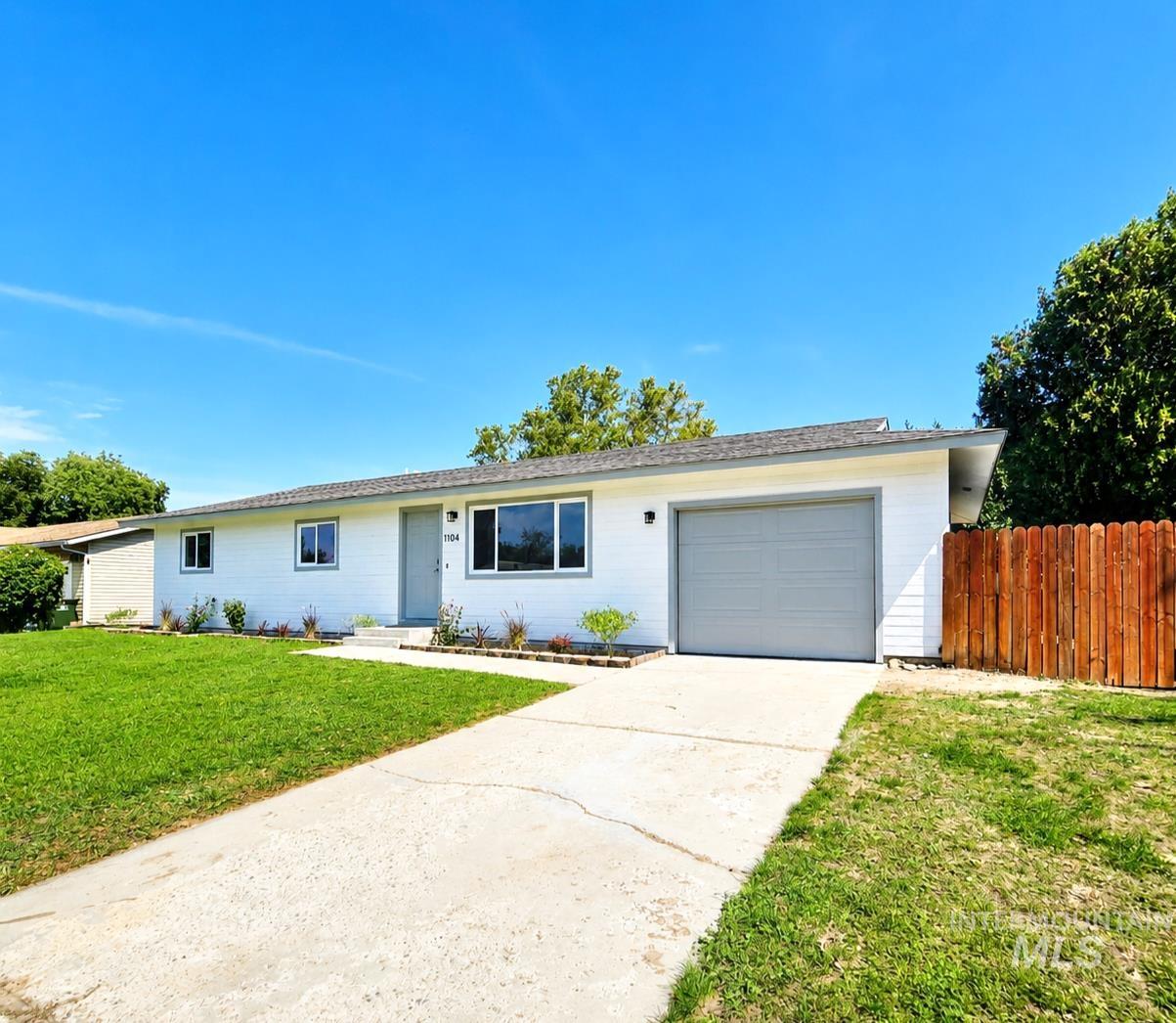 1104 NW 13 Th Ave, Meridian ID 83642