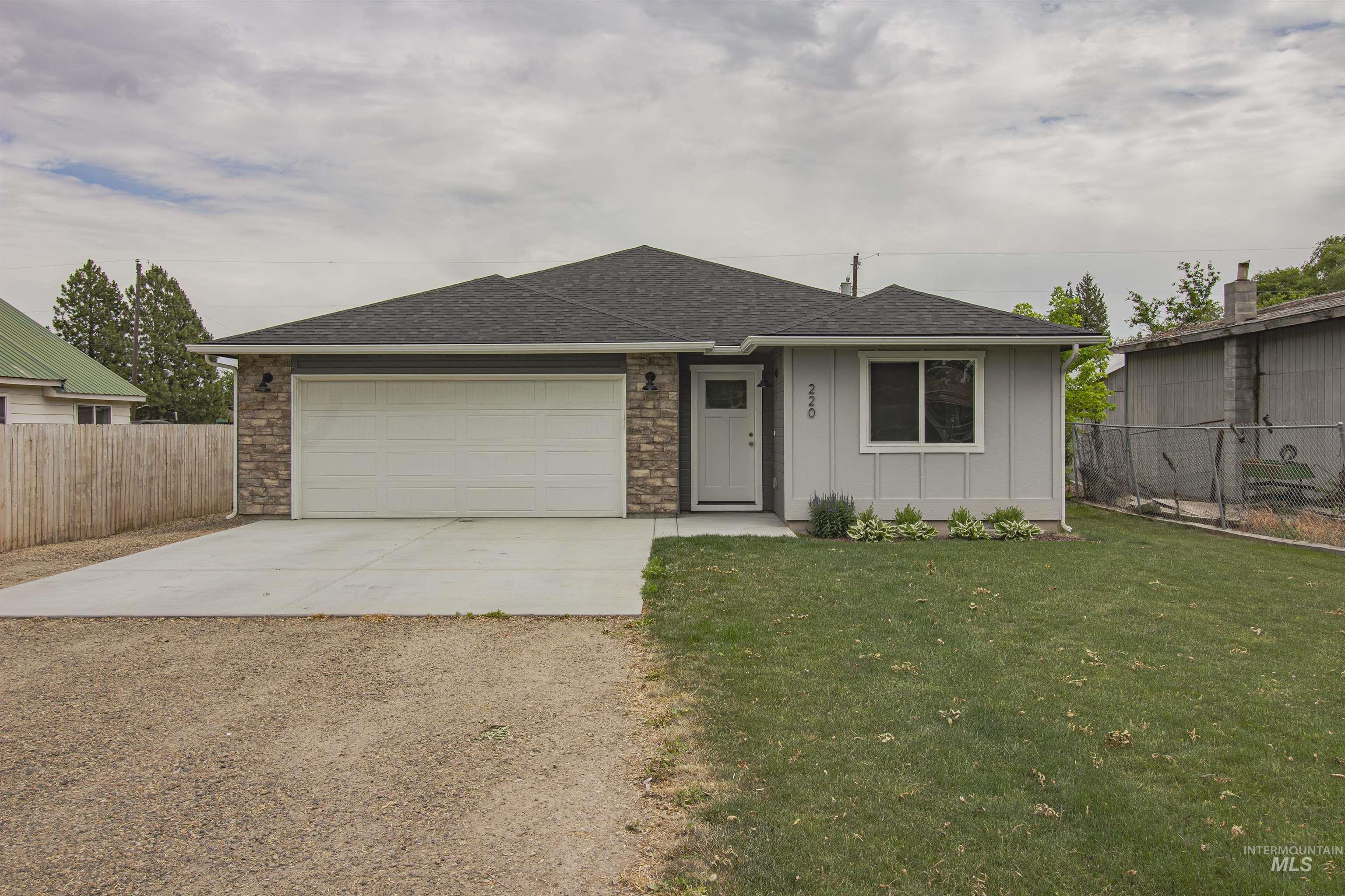220 S Park Ave, New Plymouth ID 83655