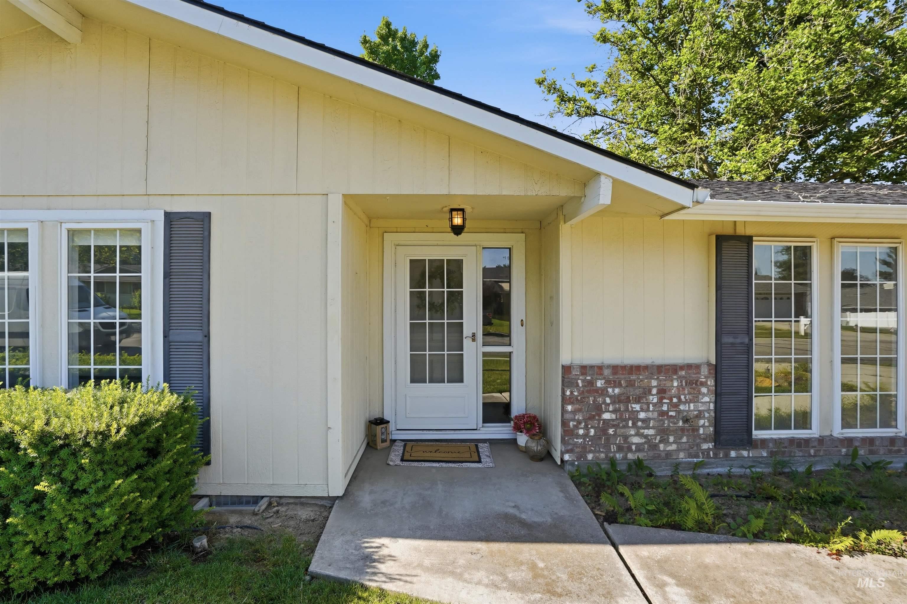 1237 E Cerramar Ct, Eagle ID 83616