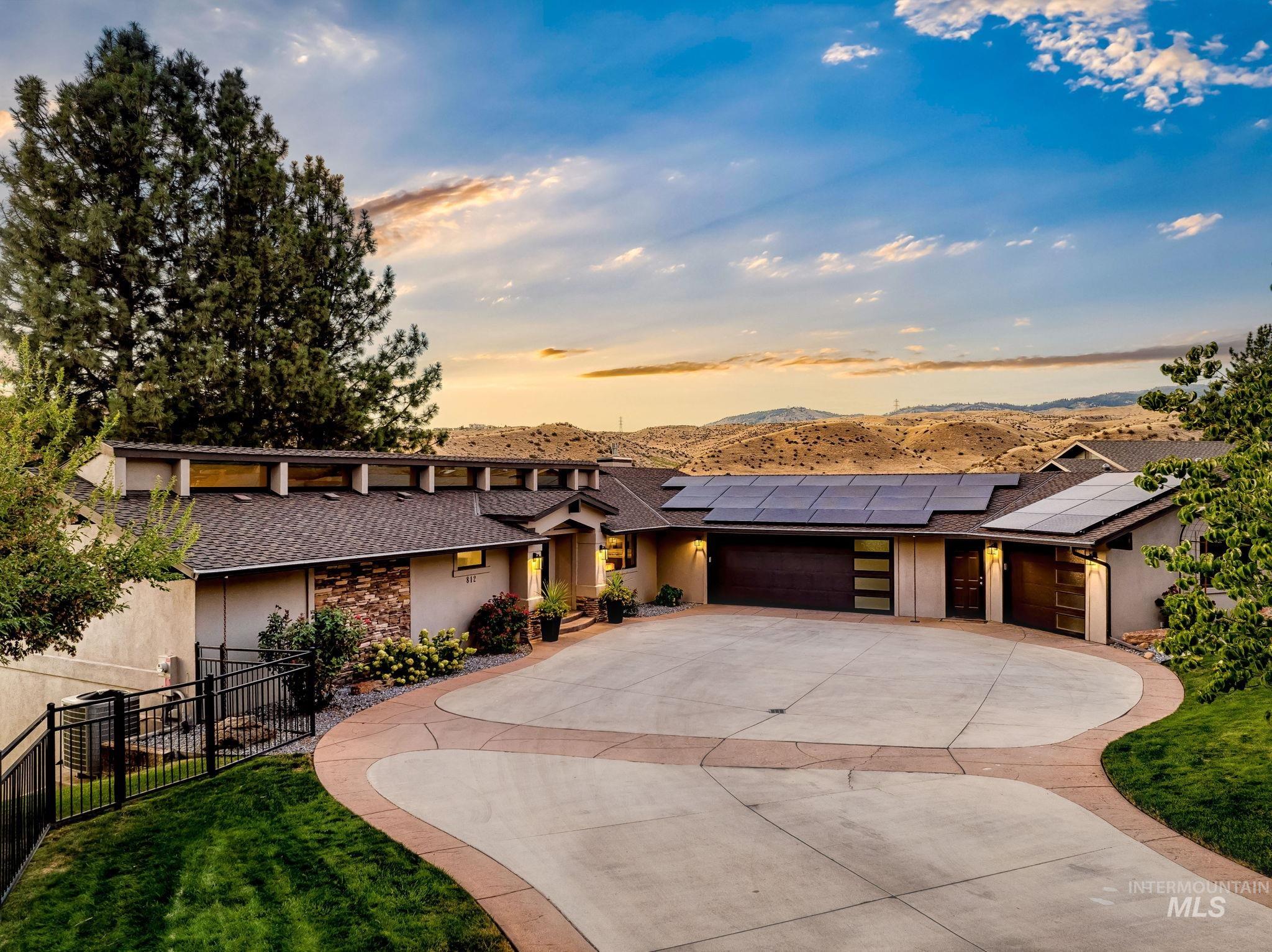 812 E Hearthstone Dr, Boise ID 83702