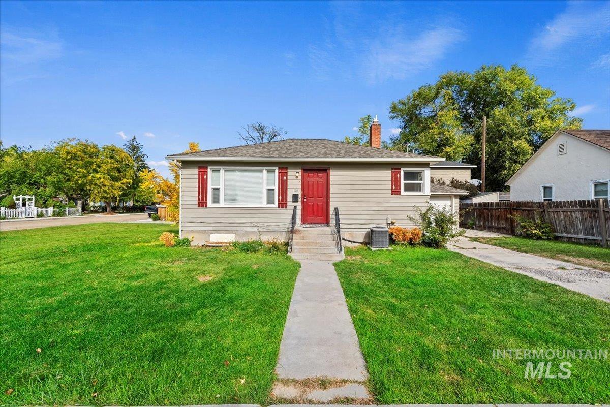1104 E Dewey Avenue, Nampa ID 83686