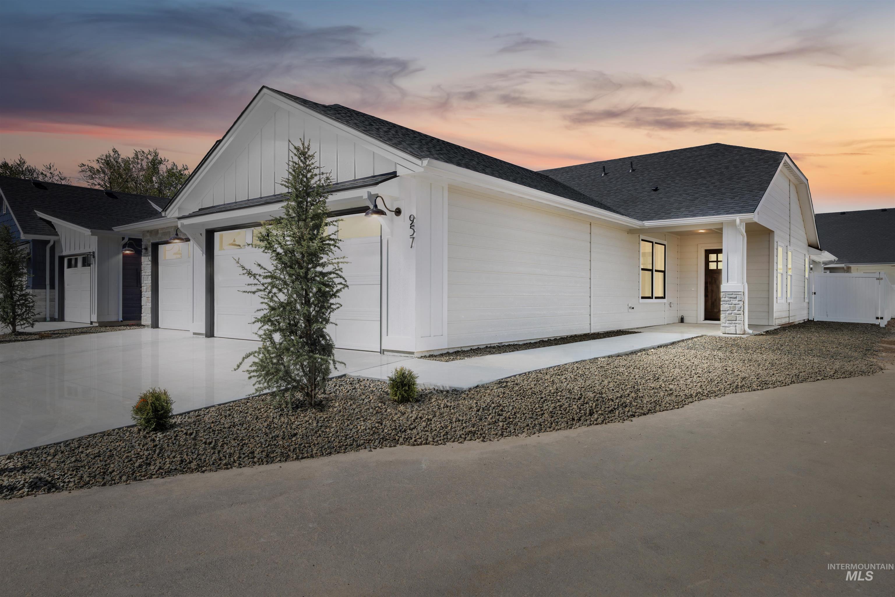 957 S Almond St, Nampa ID 83686