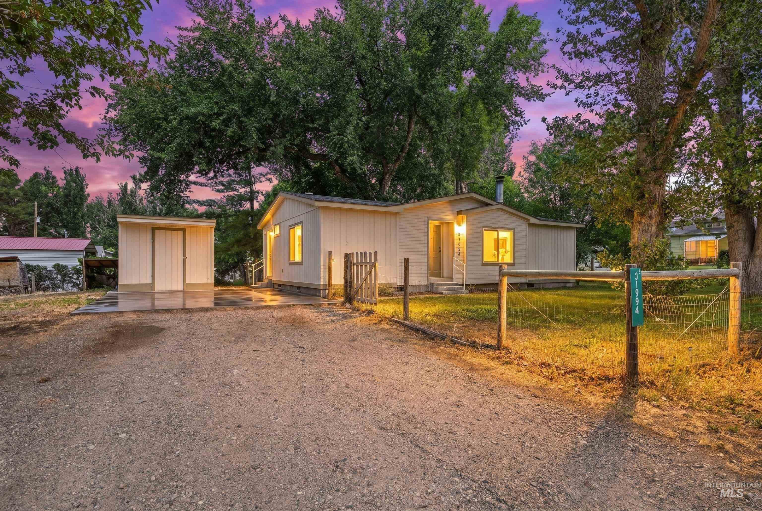 31994 Hyde St, Bruneau ID 83604