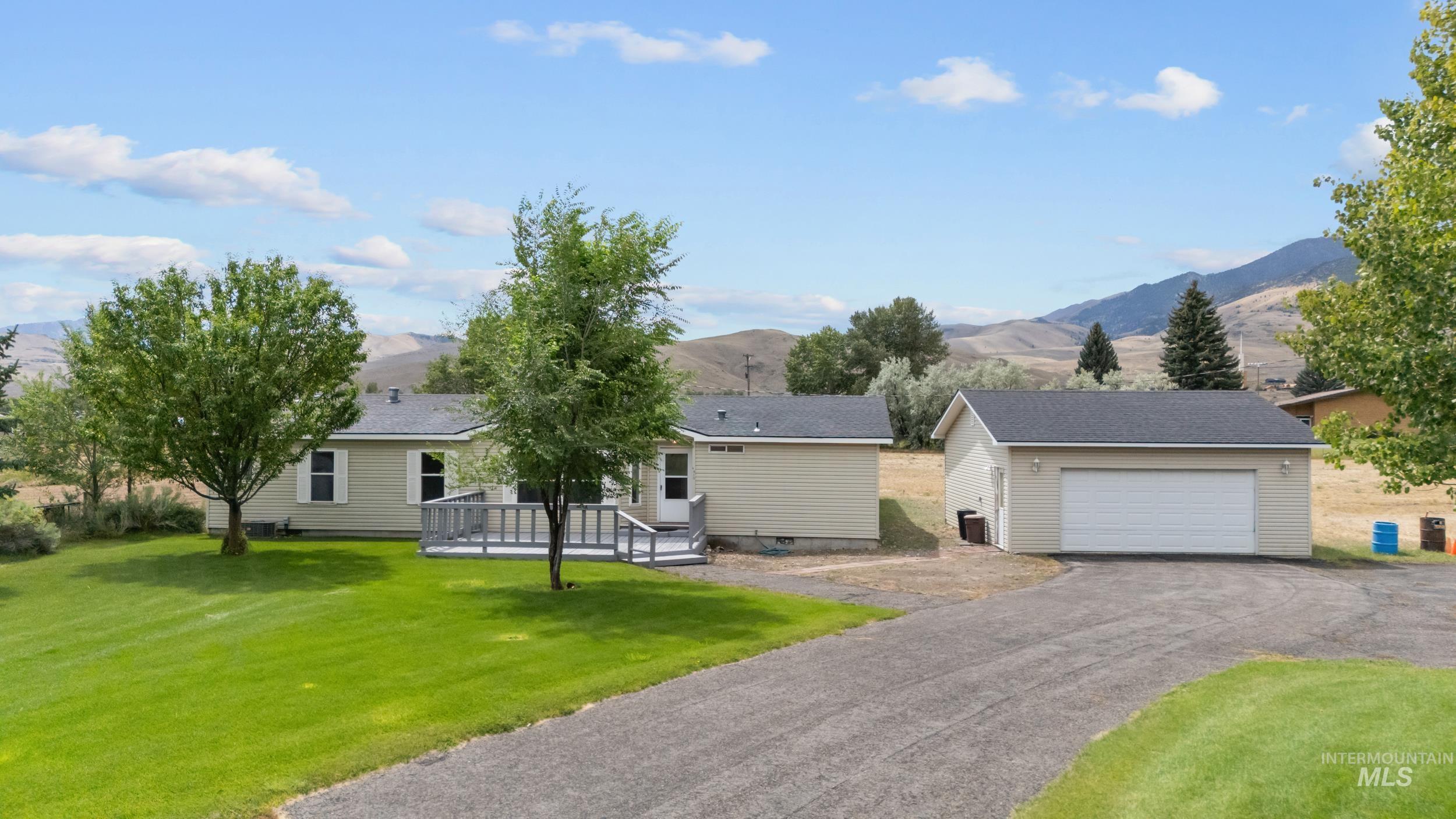 410 E Custer St, Mackay ID 83251